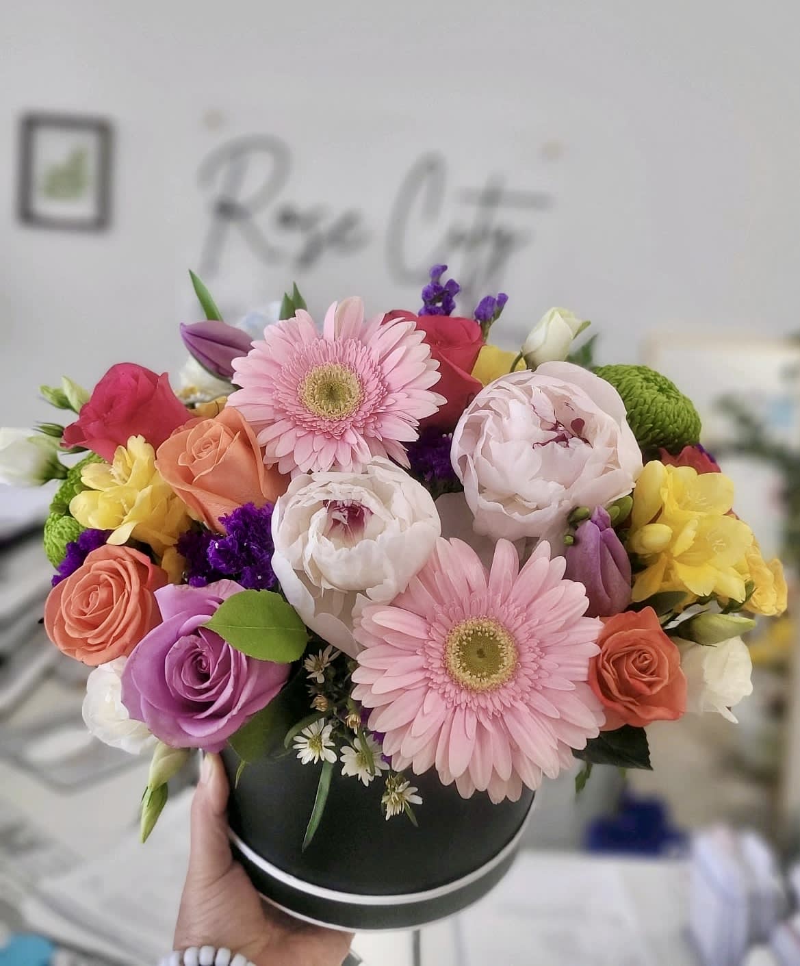 Bella Donna Bella Donna - Share positivity and love with Bella Dona Arrangement. In a delightfully vibrant hue, this bouquet is sure to bring joy to anyone who receives it. The bouquet pictured reflects our original design for this product. While we always try to follow the color palette, we may replace stems to deliver the freshest bouquet possible, and we may sometimes need to use a different vase. We have a simple goal – delight our customers with flowers that are high quality, fresh, and beautiful. While we may occasionally need to substitute for color or flower variety, we promise that the blooms you receive will be fresh and wow you or your gift recipient.