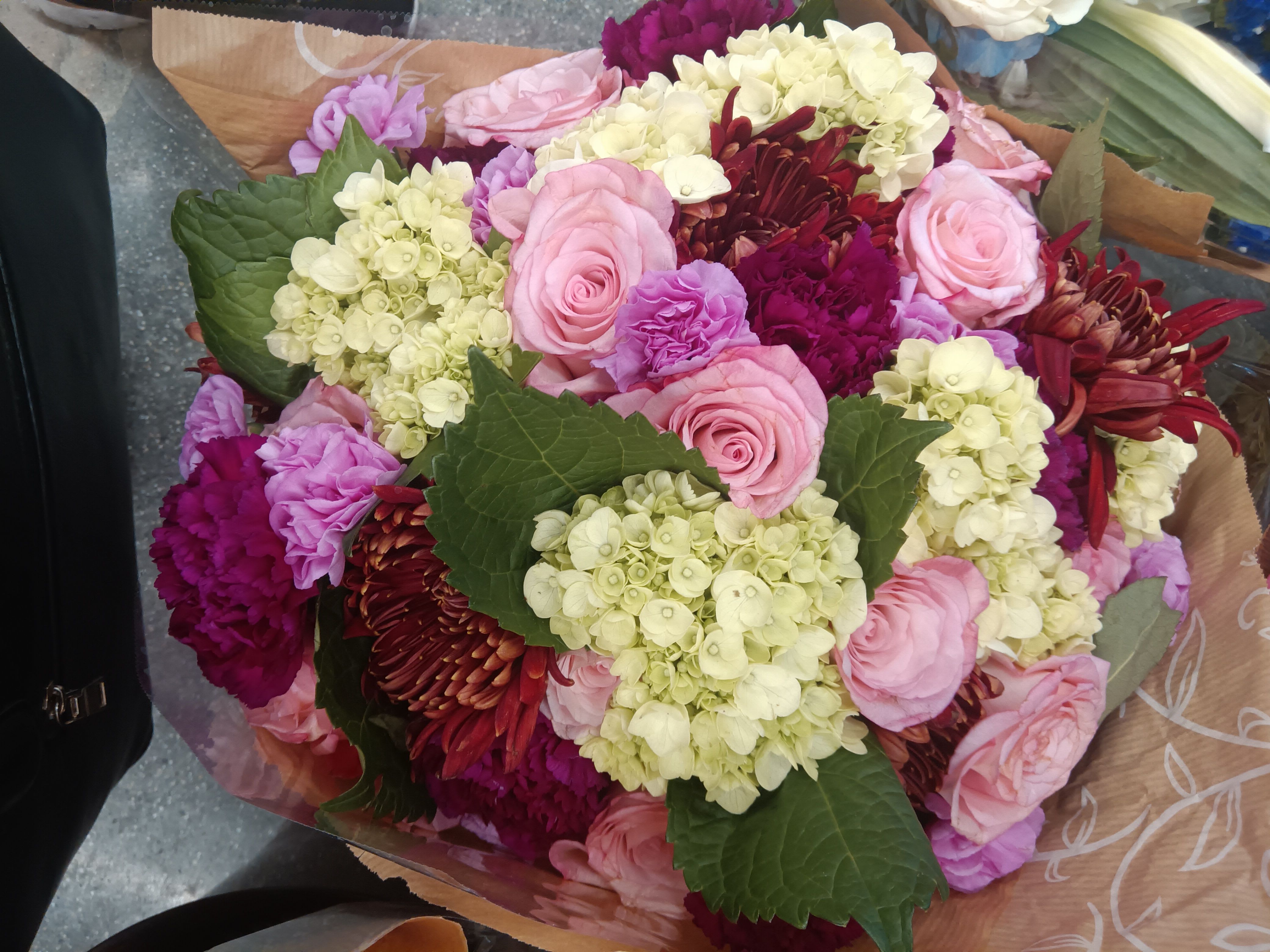 Pretty lavender flowers Pretty lavender flowers - Pretty lavender flowers with white hydrangea
