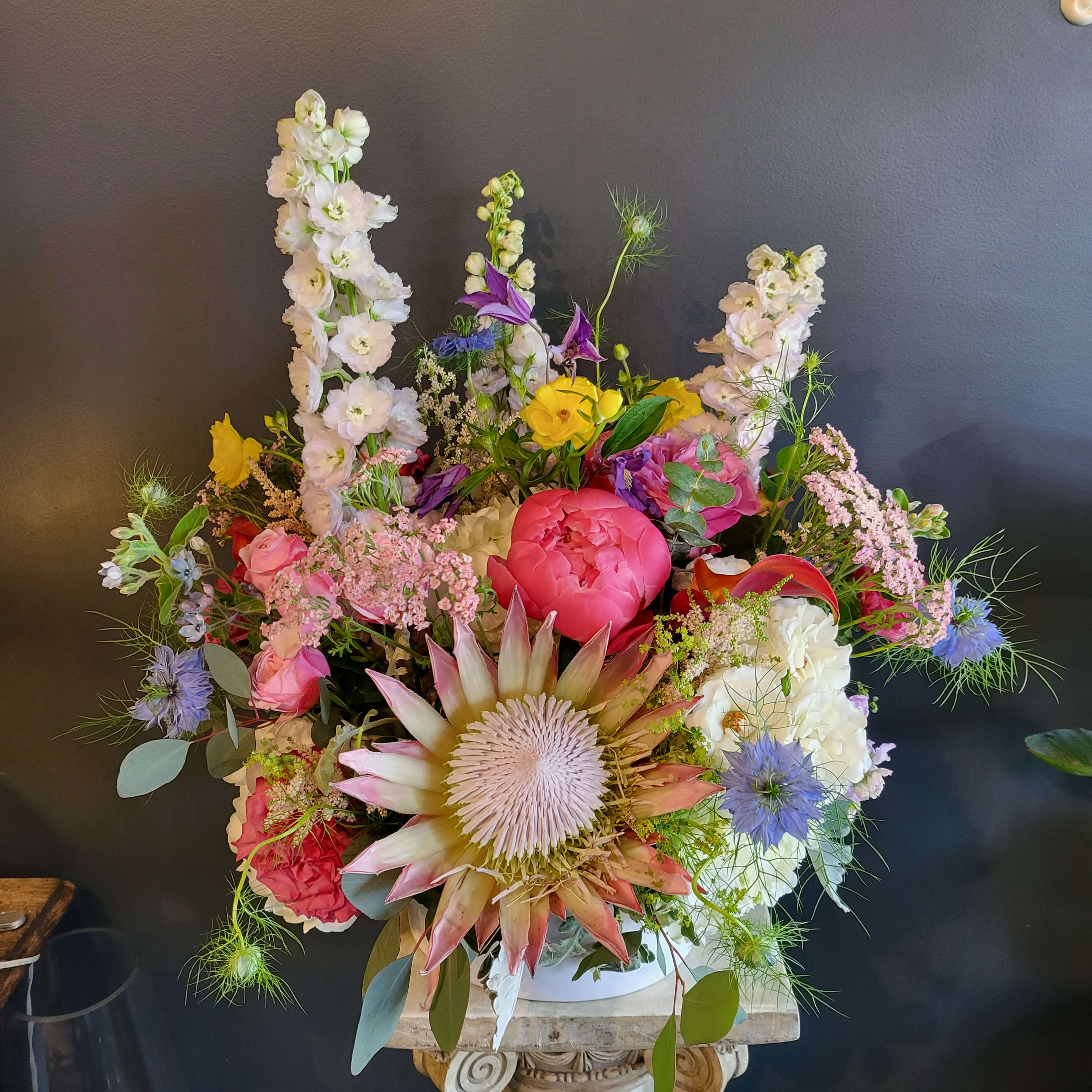Designer's Choice - Large &amp;  Full - Beautiful arrangements by our florists that has never failed to WOW. If you have certain color theme, please leave a note for our florists.  *** Flower Arrangement in the picture is Premium Design ***  Due to various seasonal and regional conditions, and the variety of unplanned issues courtesy of Mother Nature, availability of some flowers may be very limited in certain areas.  In this event, we will substitute with a second choice of similar flowers and container of equal value and beauty. Every effort will be made to maintain size, shape, and overall color schemes of an arrangement. Our goal is your complete satisfaction, rest assured that every effort will be made to provide an arrangement of equal or greater value.