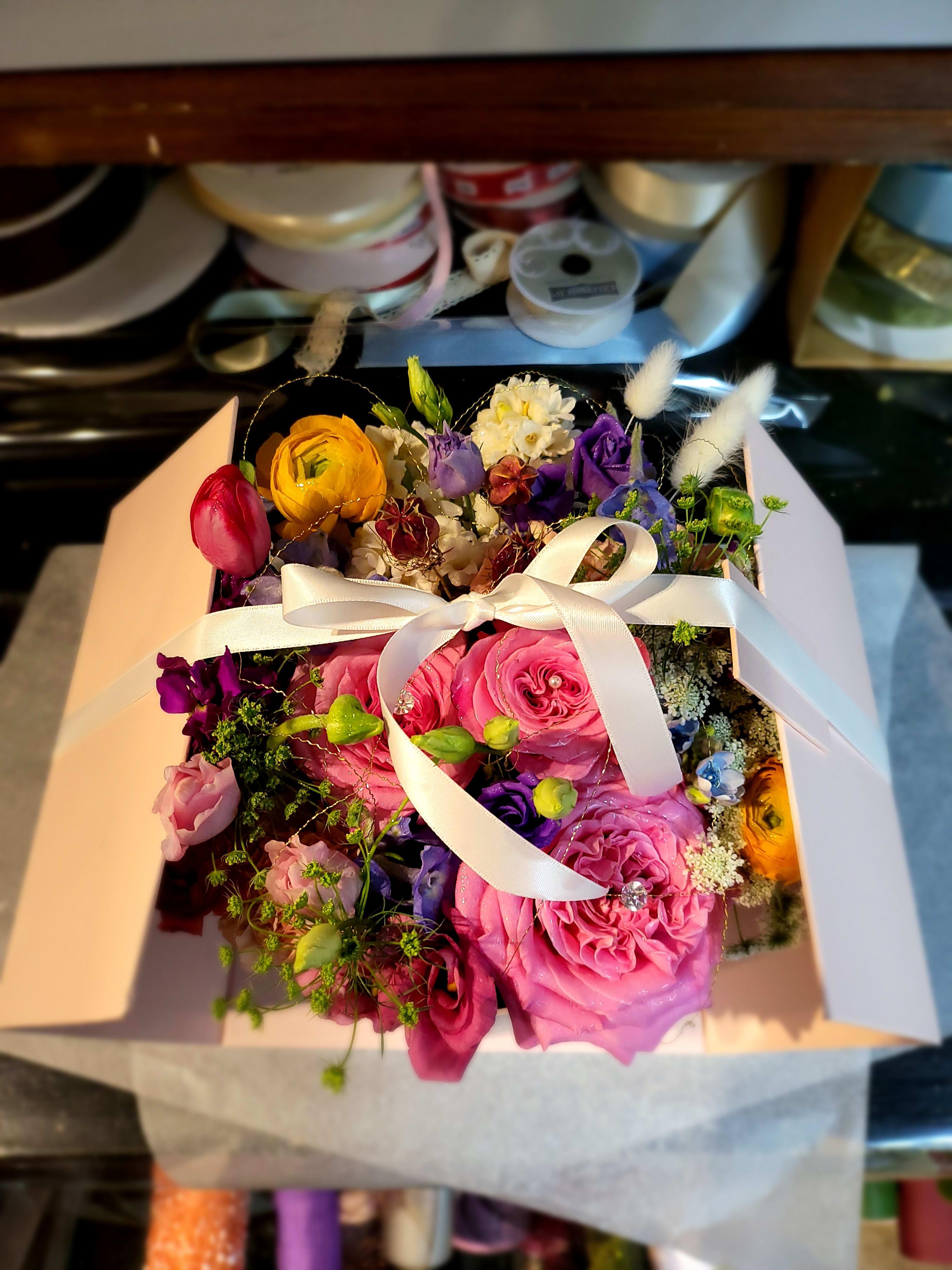 SG-45 - A Beautiful little Garden in a Box. Very sophisticated and sweet.