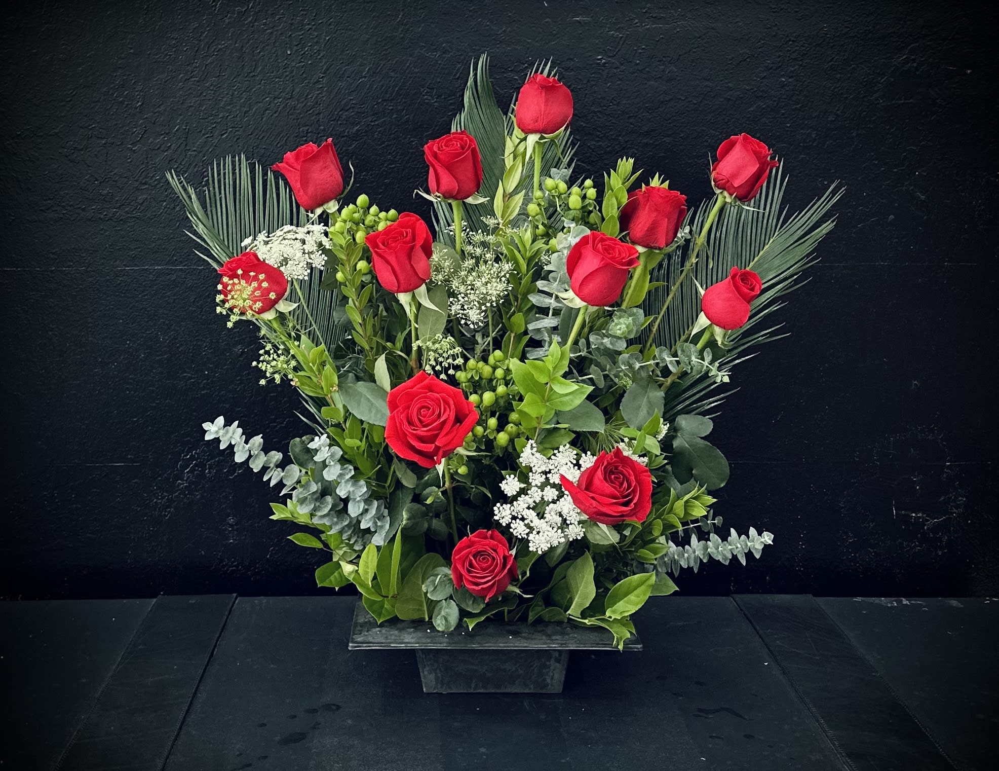 Love you 3000 - dozen red roses 
