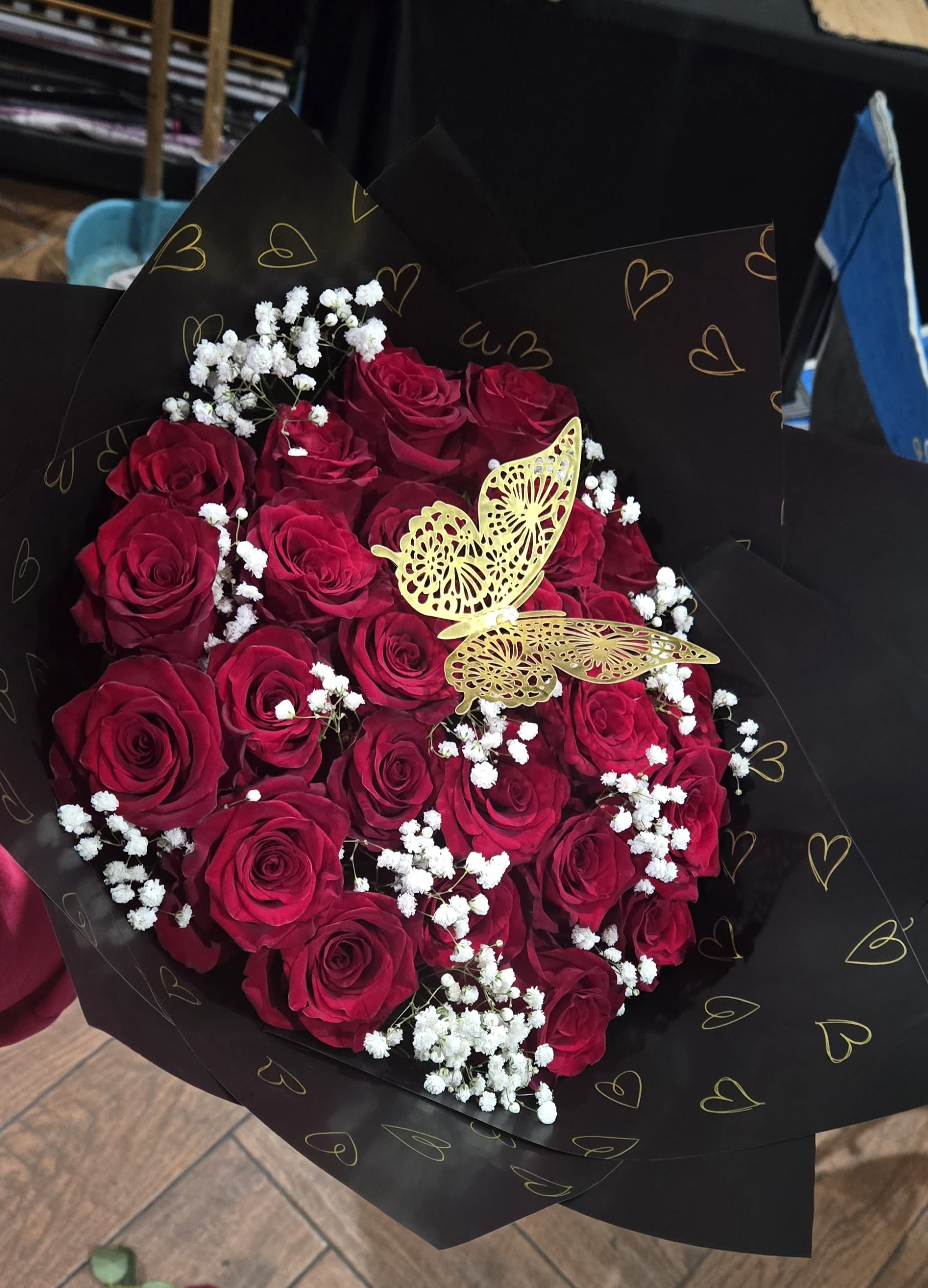25 red roses with a touch of white 25 red roses with a touch of white - 25 red roses with a touch of white