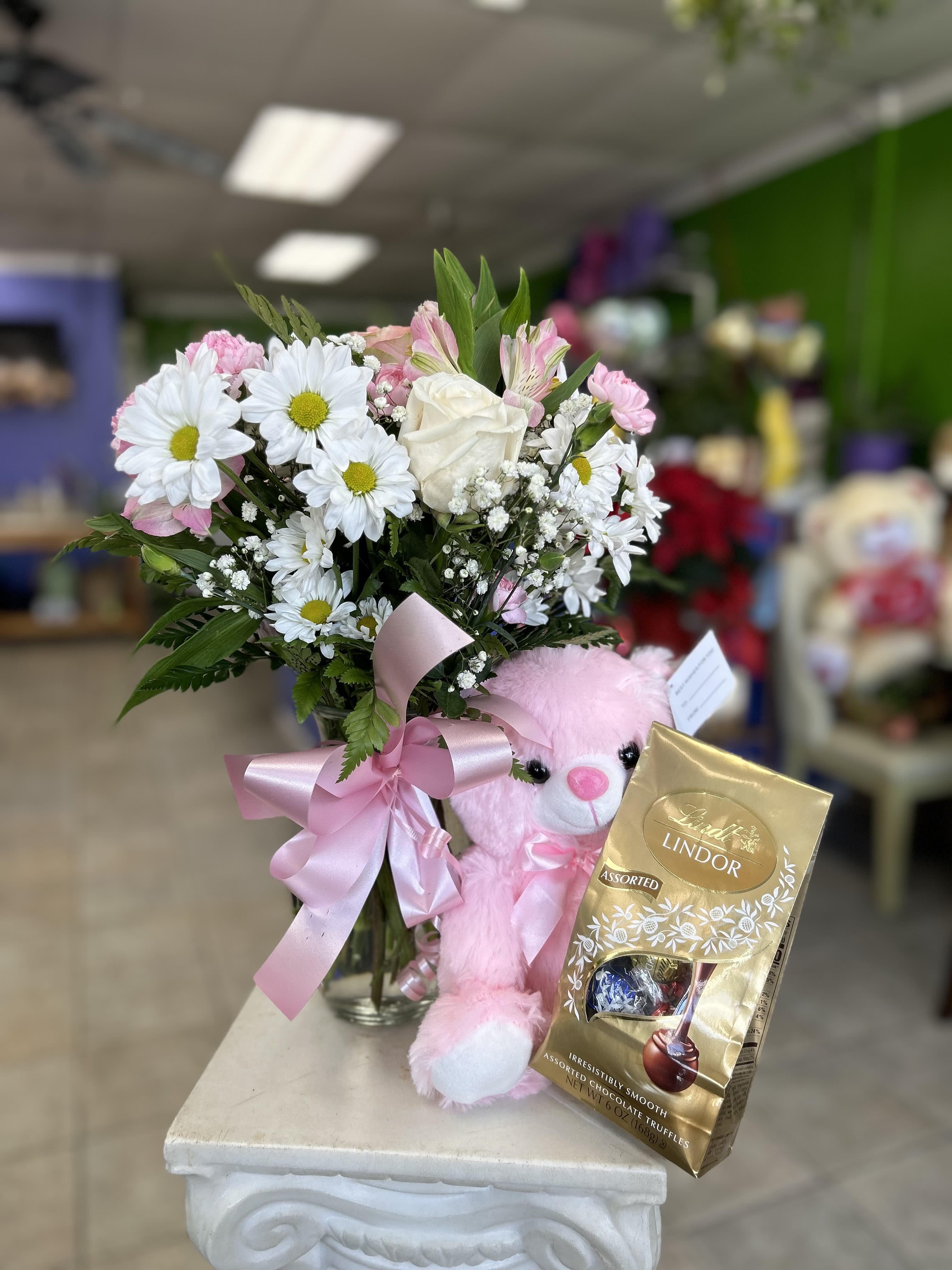 Soft Love 2.0 - Show your love with this soft pink lovely arrangement, add an extra special teddy bear and dont forget the chocolate! 