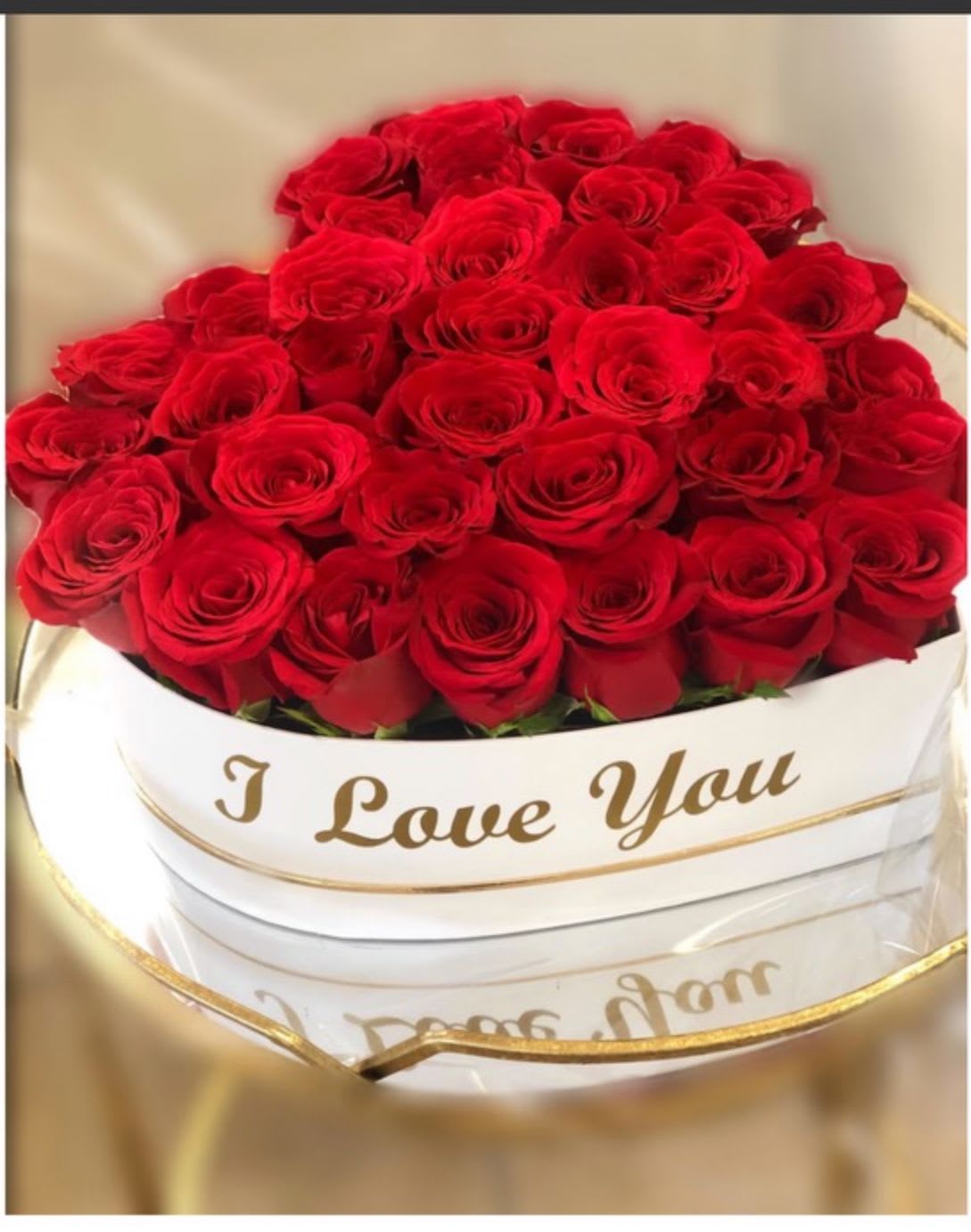 Heart of red roses - Beautiful heart of red rose arrange in a white box with a personalized name or logo