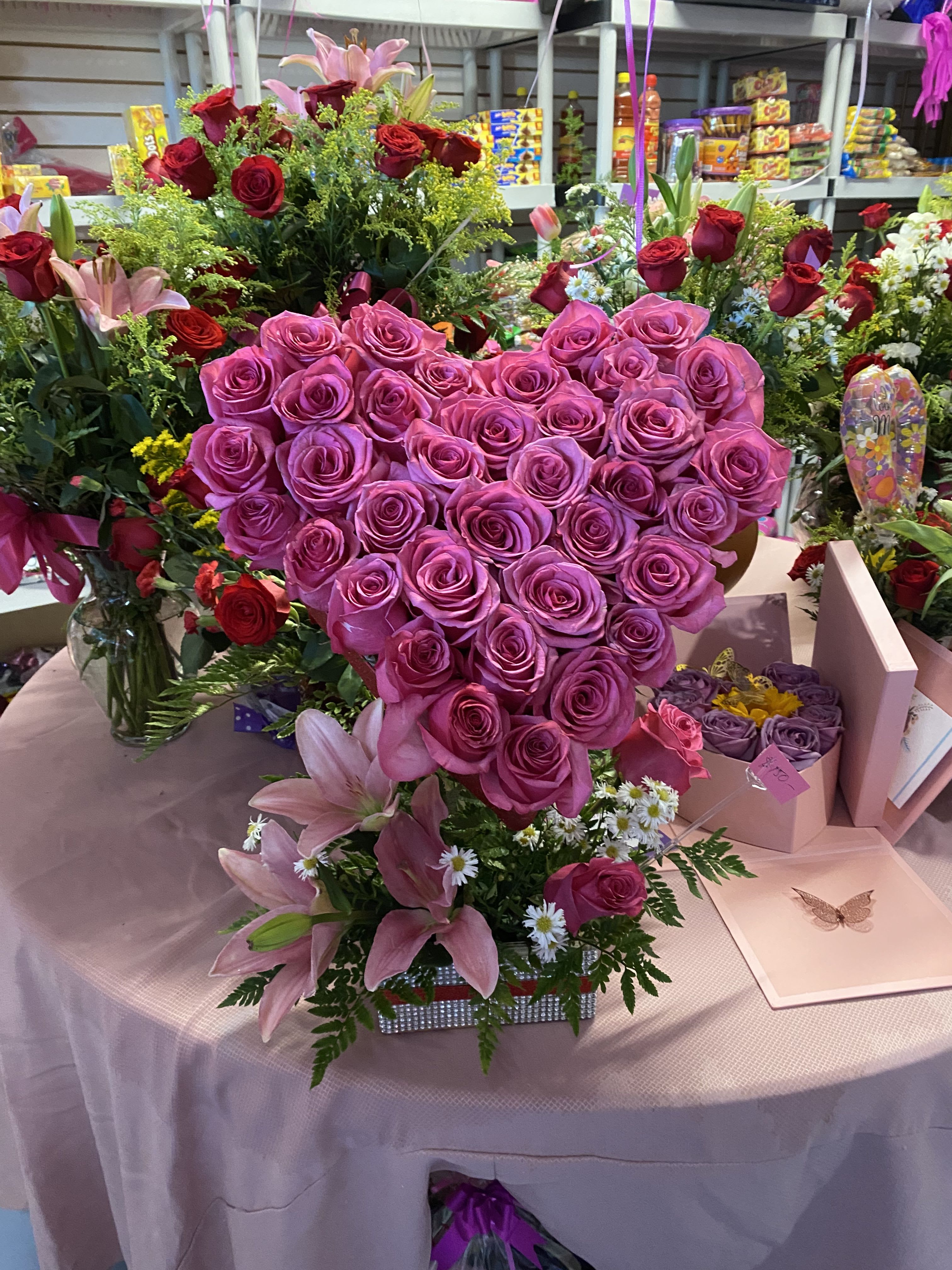 corazon - heart purple roses