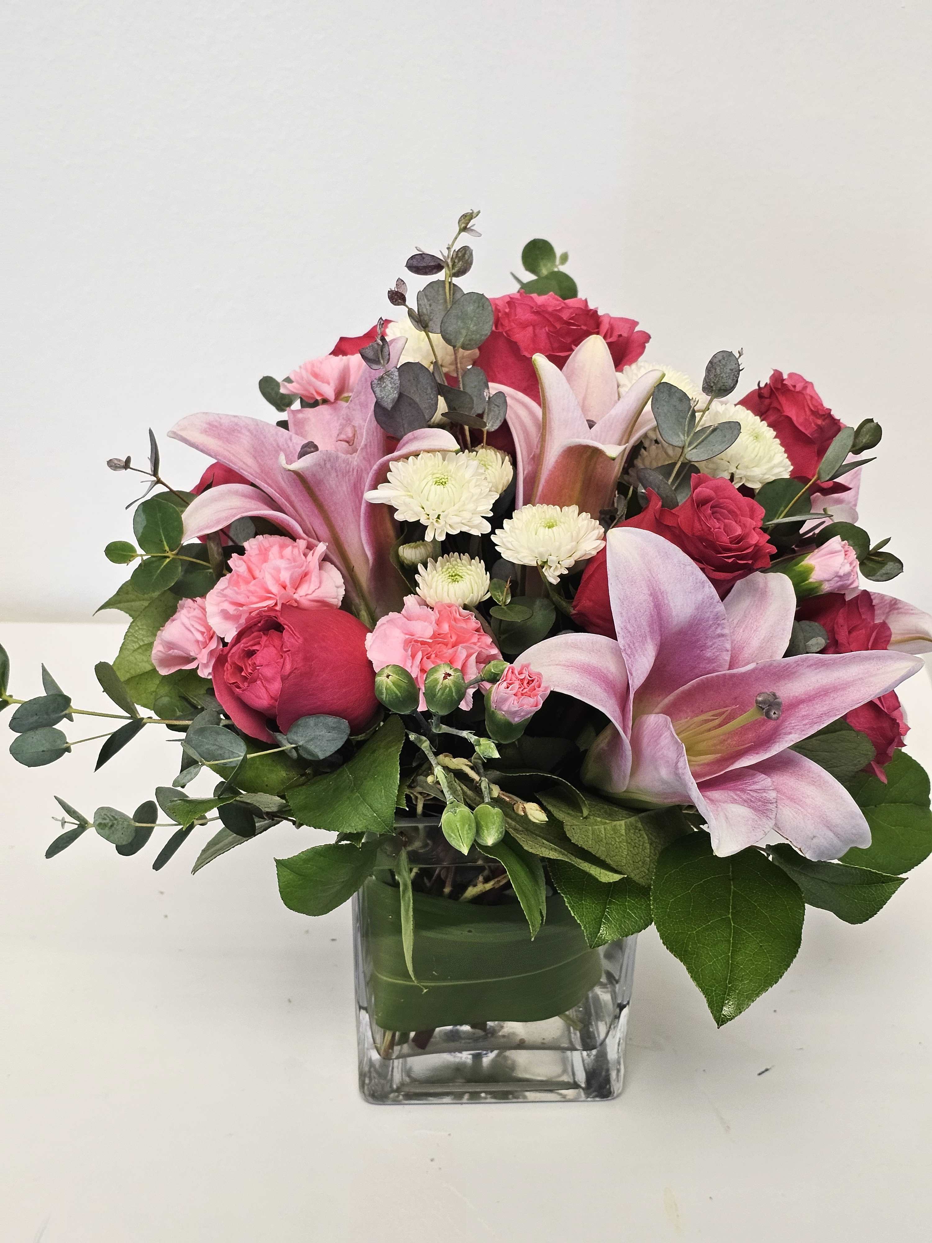 Beautiful  pink arrangement  - All arranged in a clear, elegant glass vase, this bouquet blends rich colors and textures for a sophisticated and romantic display. Perfect for adding a touch of beauty to any space or occasion.