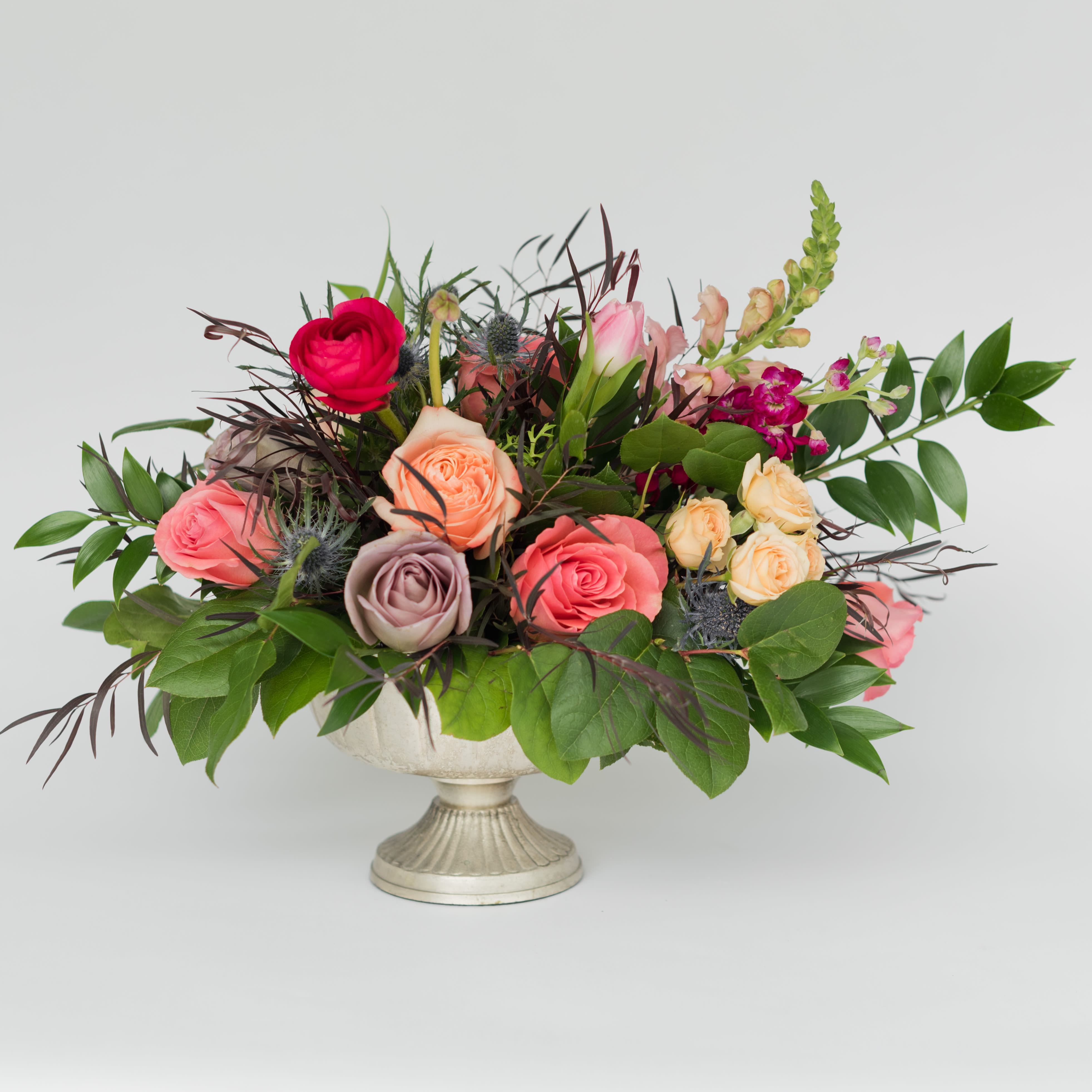 28 | paris 28 | paris - Sizable design incorporating seasonal blooms and foliage. Perfect for any grand gesture.