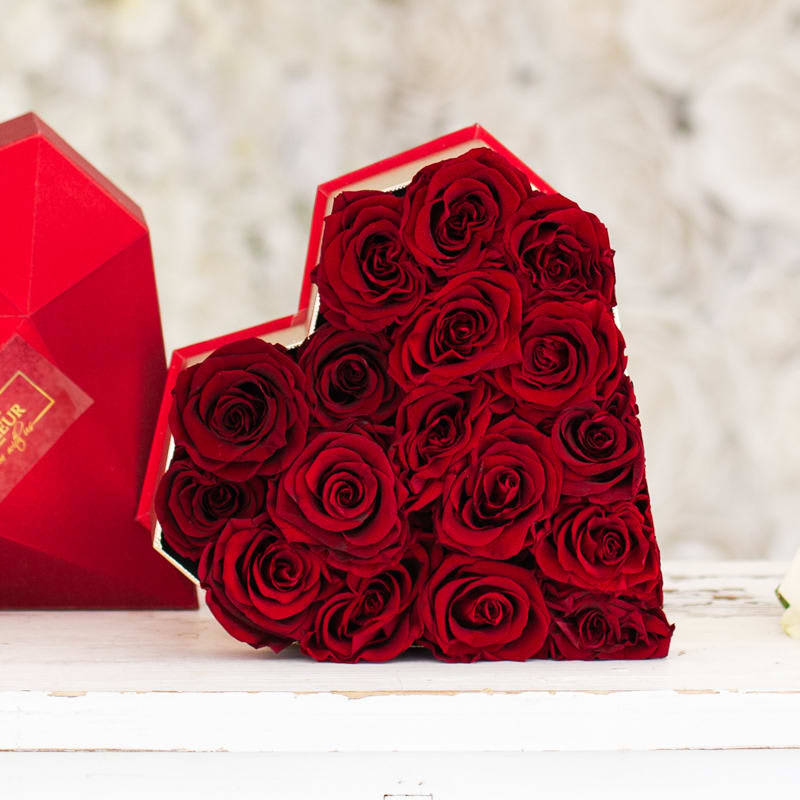 She loves me She loves me - I Give your heart. Red roses inside a heart box.