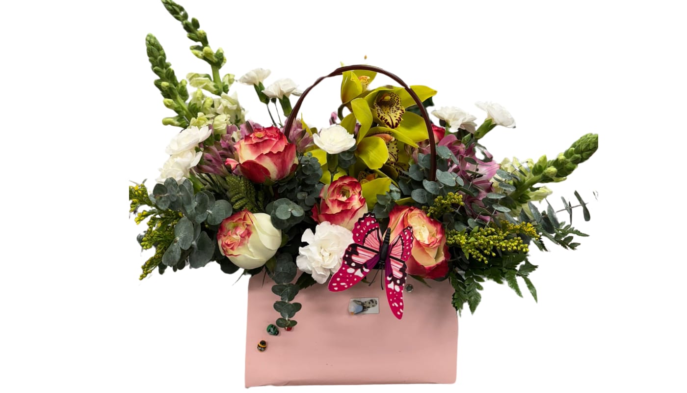 Dulce wallet. Dulce wallet. - Surprise with the delicate beauty of Dulce wallet, a sophisticated floral wallet that combines the elegance of orchids, the passion of roses, the tenderness of carnations and the aromatic charm of stock.