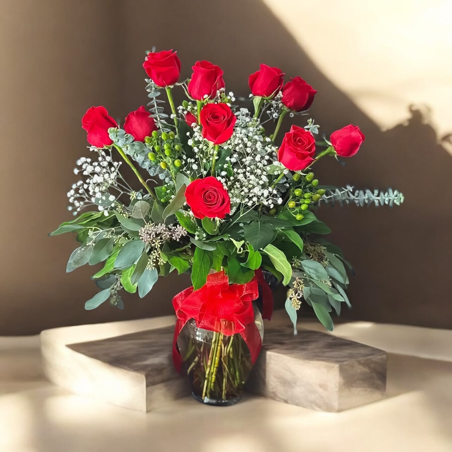 Dozen Long stem roses Dozen Long stem roses - .