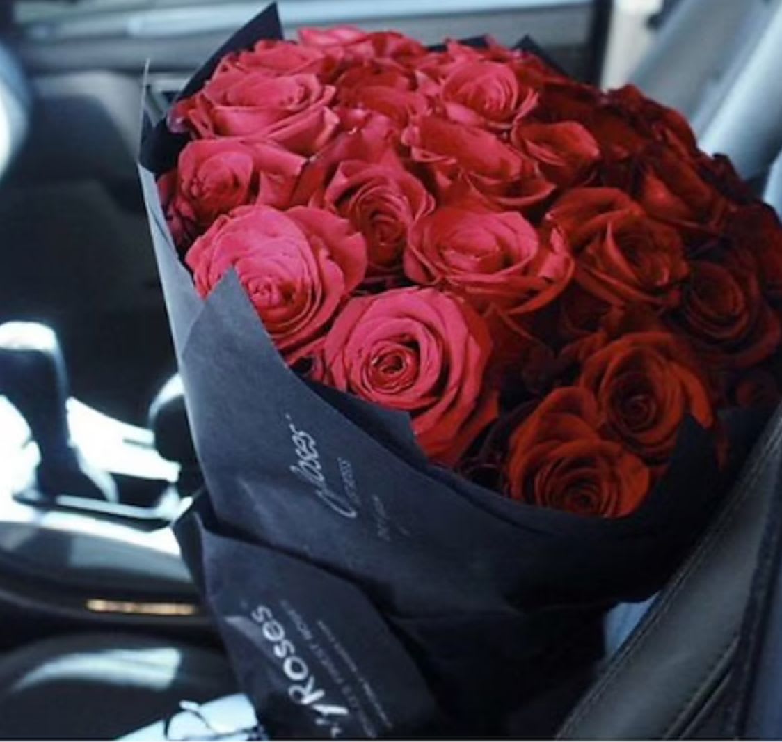 Redrose25 - Luxury red roses wrapped in black Standard 25 Deluxe 50 premium 75 And also 100 roses available