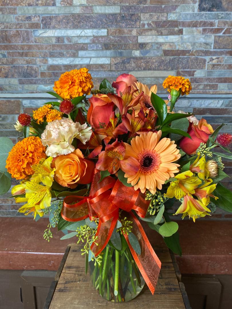 Citrus delight Citrus delight - Oranges, yellows and peaches fill this vase with a sunshine-y cheer. Roses, alstroemerias, and more in gorgeous tones will be a perfect floral gift.