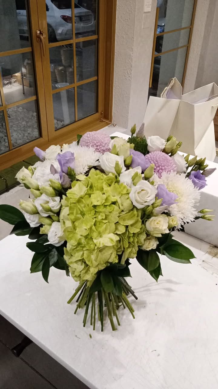 Arrangement soft colors Arrangement soft colors - Arrangement of beautiful white lavender and green