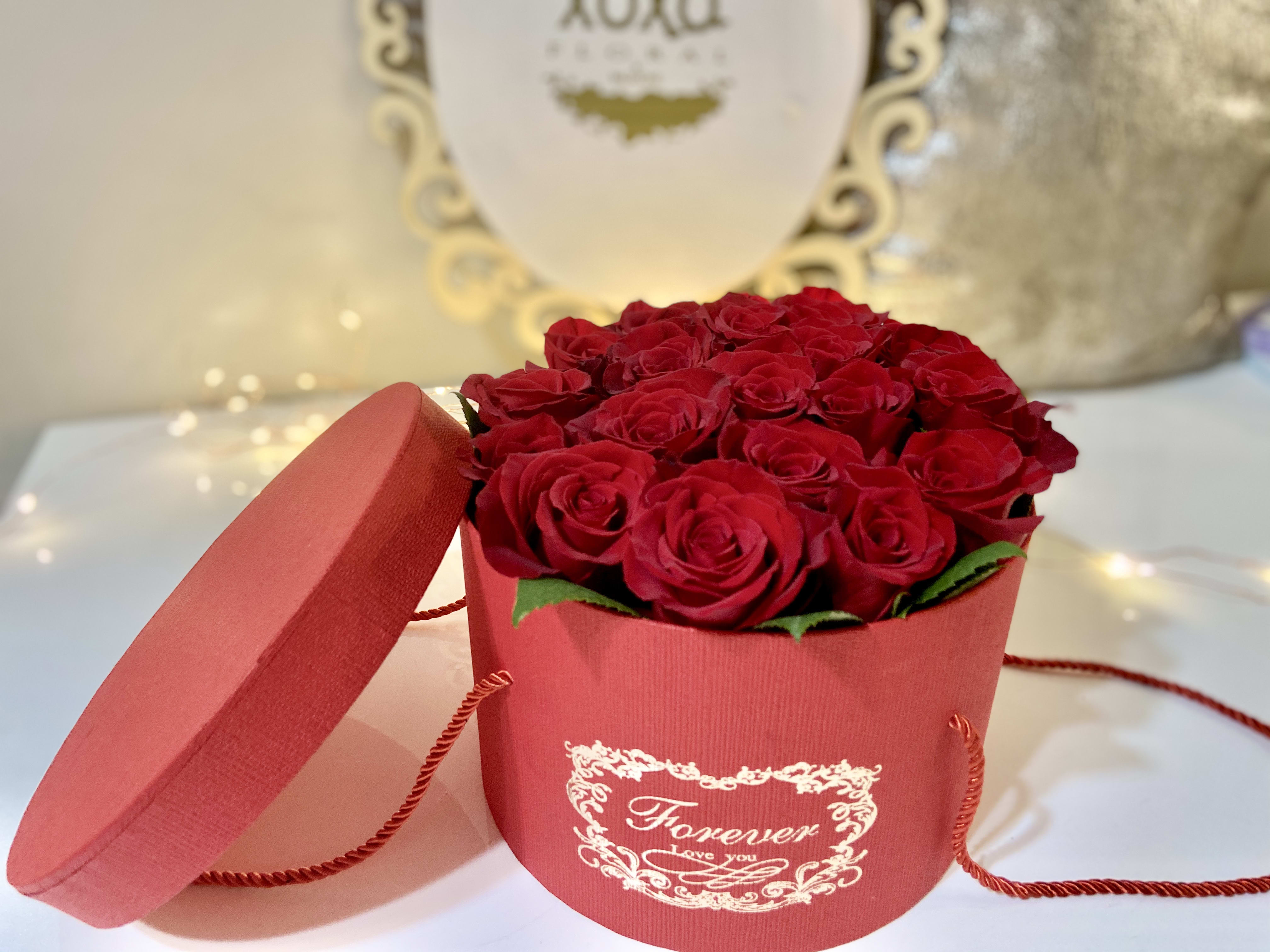 Forever I Love You - Our &quot;Love You Forever&quot; Boxed Roses are all you need to keep your relationship alive, fresh, strong and exciting. Standar: 12 roses Deluxe: 18 roses Primium: 24 roses