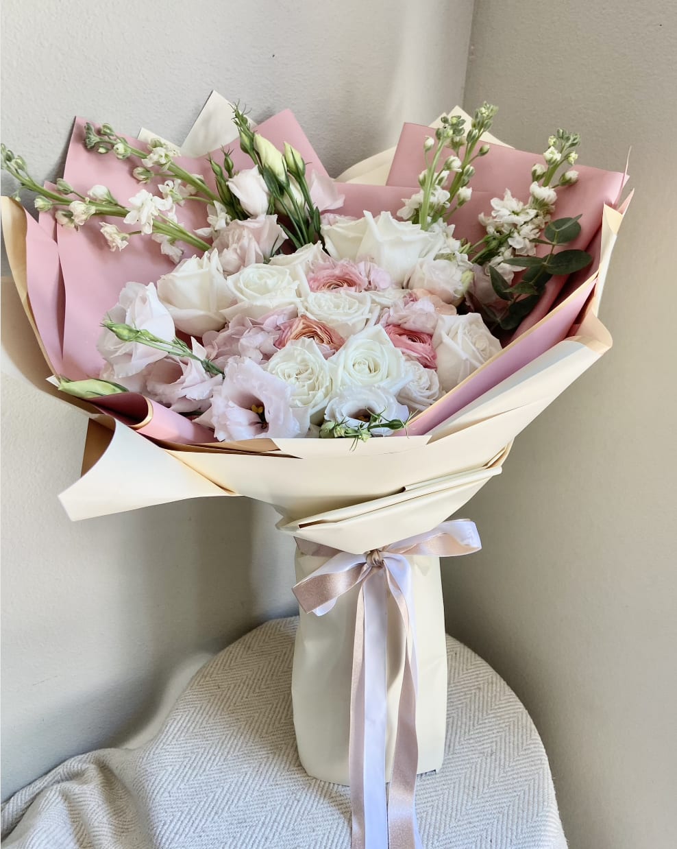 Botanical Pastel - Send this delicate bouquet, crafted with love and attention to detail. These creamy blush tones blend beautiful with a touch of elegance and texture, adding a subtle fragrance and lightness to the composition. The bouquet is tied together with a satin ribbon in a soft ivory shade, its silky texture adding to the overall feeling of refinement and natural beauty. The result is a bouquet that feels both timeless and fresh, perfect for a romantic occasion, a wedding, or simply a moment of beauty to be cherished.
