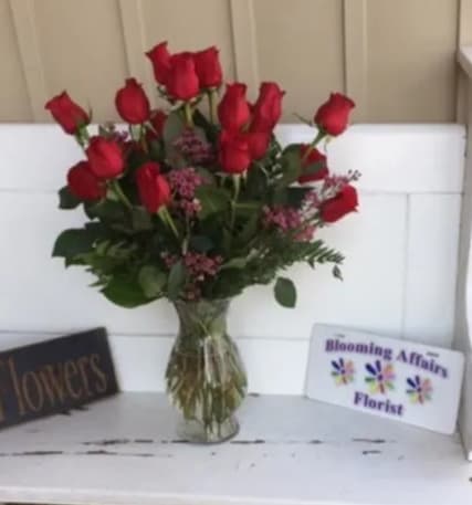 20 Long Stem Roses 20 Long Stem Roses - Make anyone jealous with arrangement. Show them your love and affection with this stunning display of 20 long stemmed roses. 20 roses in your choice of color (if available) will come beautifully arranged in a vase with matching filler. (please put your color choice in the notes section when placing an order)