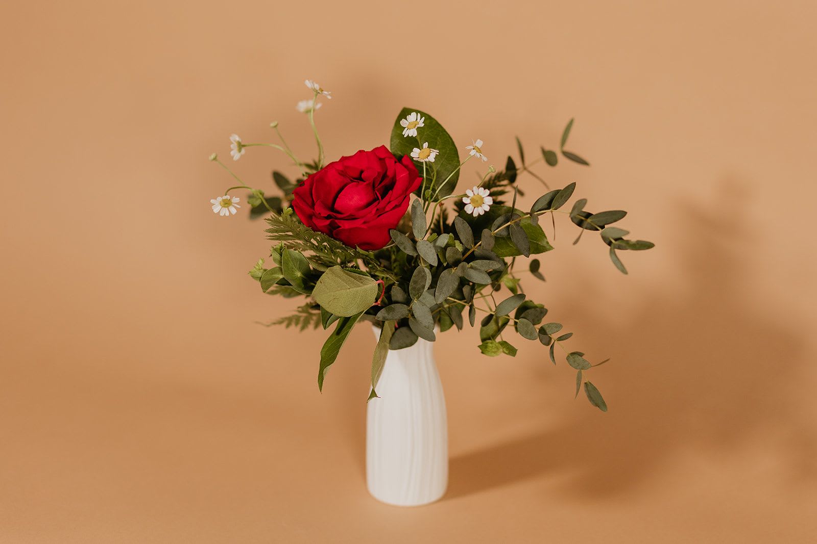Single Rose Vase - Celebrate love and romance with our stunning single elegantly nestled in a charming ceramic vase. Each rose is meticulously selected to ensure the utmost quality.   Crafted with artistry, the ceramic vase adds a touch of sophistication to any space, making it a timeless keepsake long after the florals fade into cherished memories.