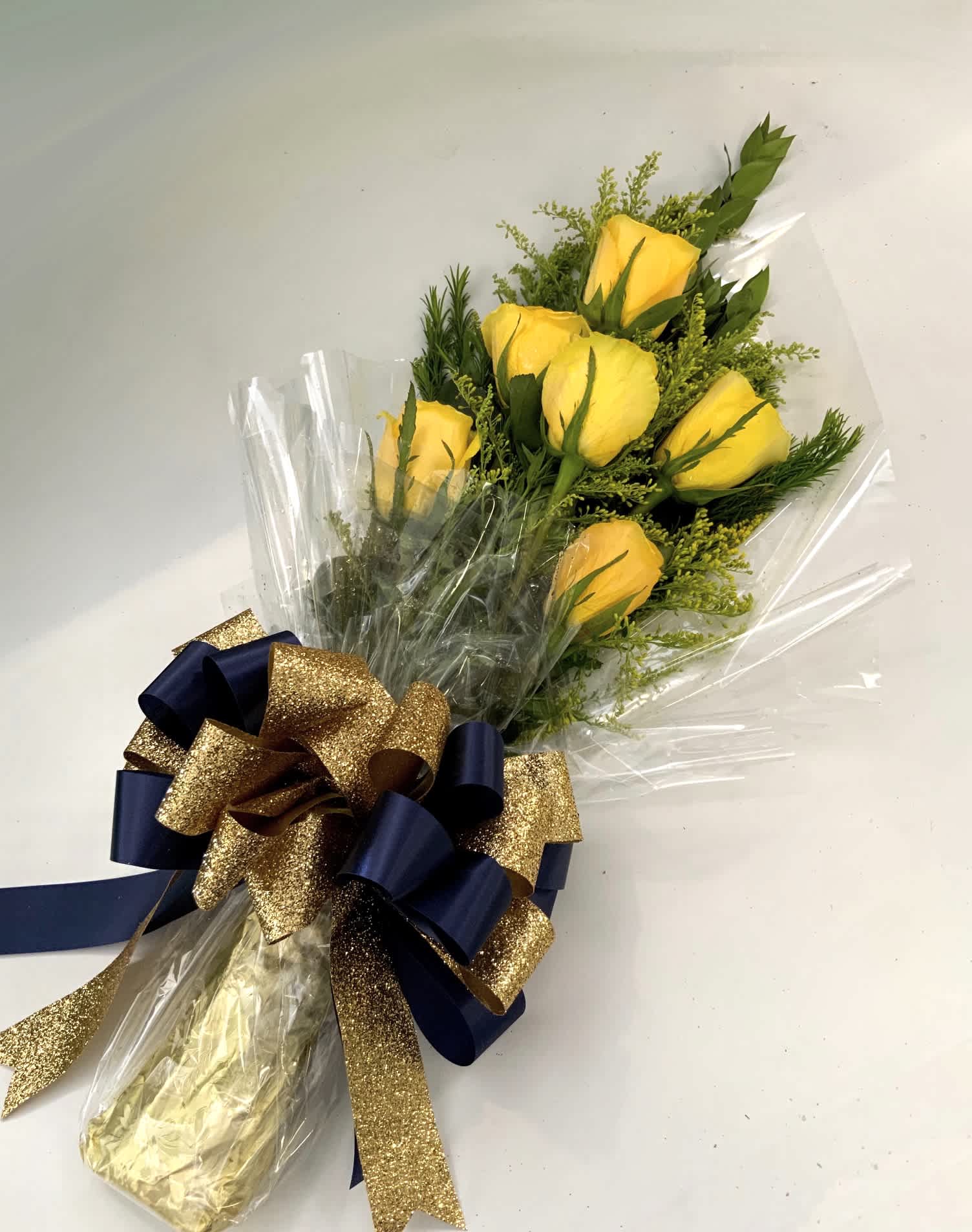 Half Dozen Roses in Presentation Alexander Half Dozen Roses in Presentation Alexander - Half Dozen Roses in Presentation in Alexander High School colors with an Alexander Bow.