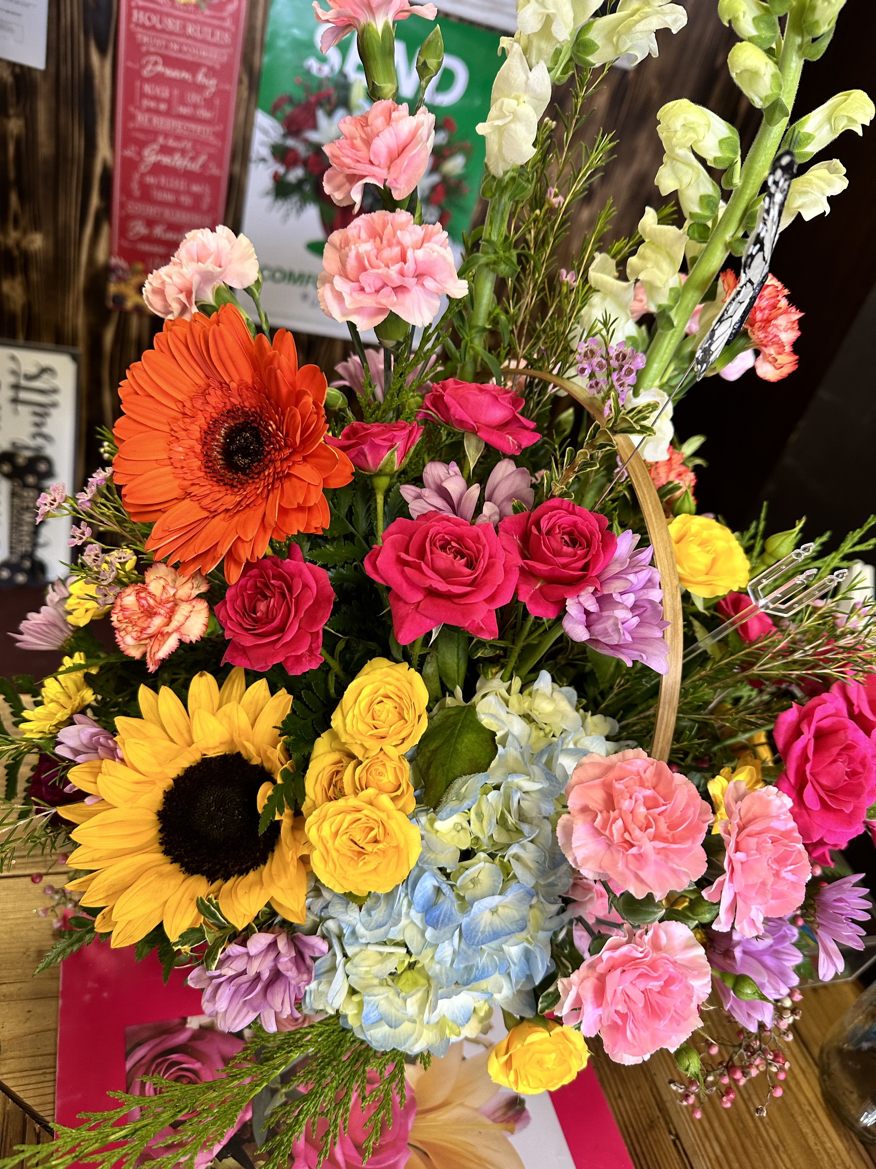 BRIGHT BEAUTIFUL BASKET ARRANGEMENT - BRIGHT AND HAPPY BASKET OF FLOWERS