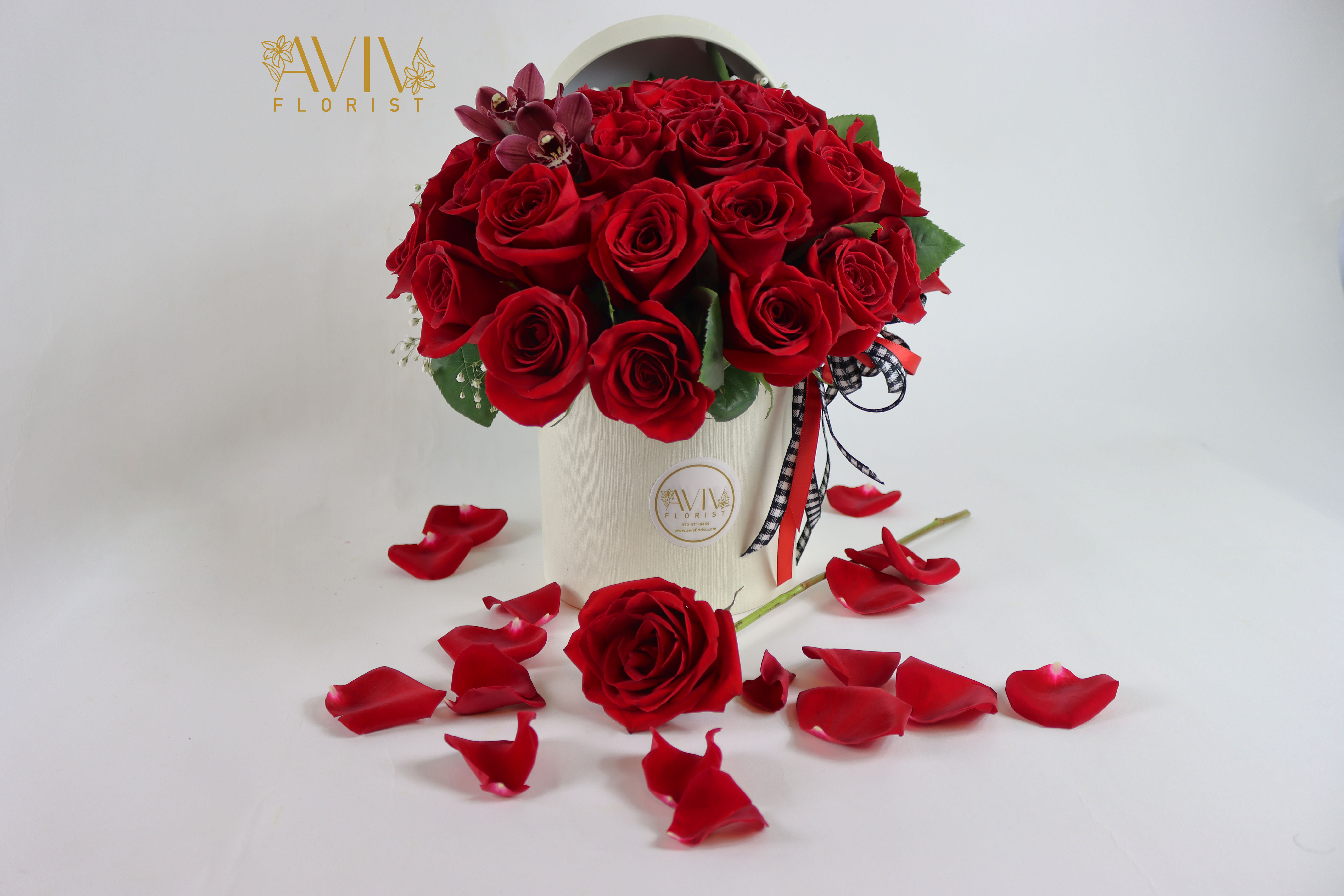 Real LoveBox - 30 Roses - Send love with these 30 premium red roses or any color roses designed to give a great impression with beautiful seasonal orchids and a dedicated love card.