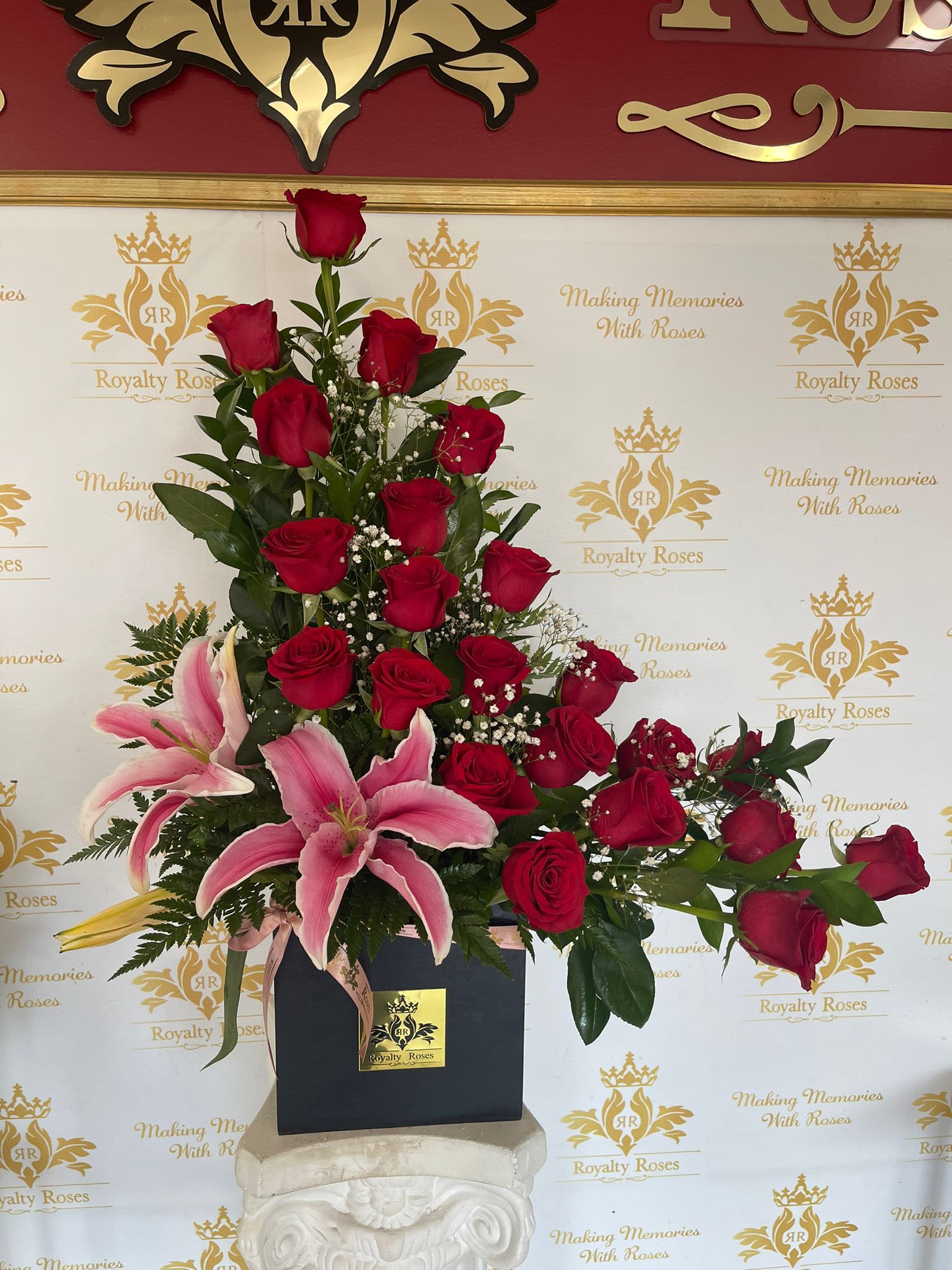 HALF MOON ROMANCE HALF MOON ROMANCE - Luxe Half Moon Romance Box of Roses: Timeless Elegance Meets Passionate Design Discover the Luxe Half Moon Romance Box of Roses whit a pink touch - a stunning floral masterpiece that transforms your space with unparalleled sophistication and romantic charm. This exquisite arrangement is more than just a gift; it's an experience of luxury and emotion. Key Features and Benefits Breathtaking Design: Meticulously crafted half-moon box showcases roses in a mesmerizing, contemporary silhouette that captivates from every angle12 Premium Quality: Each rose is carefully selected to ensure maximum visual impact and long-lasting beauty Versatile Elegance: Perfect for romantic gestures, home decor, special occasions, or as a luxurious statement piece Sustainable Packaging: Eco-friendly box design that complements the natural beauty of the roses