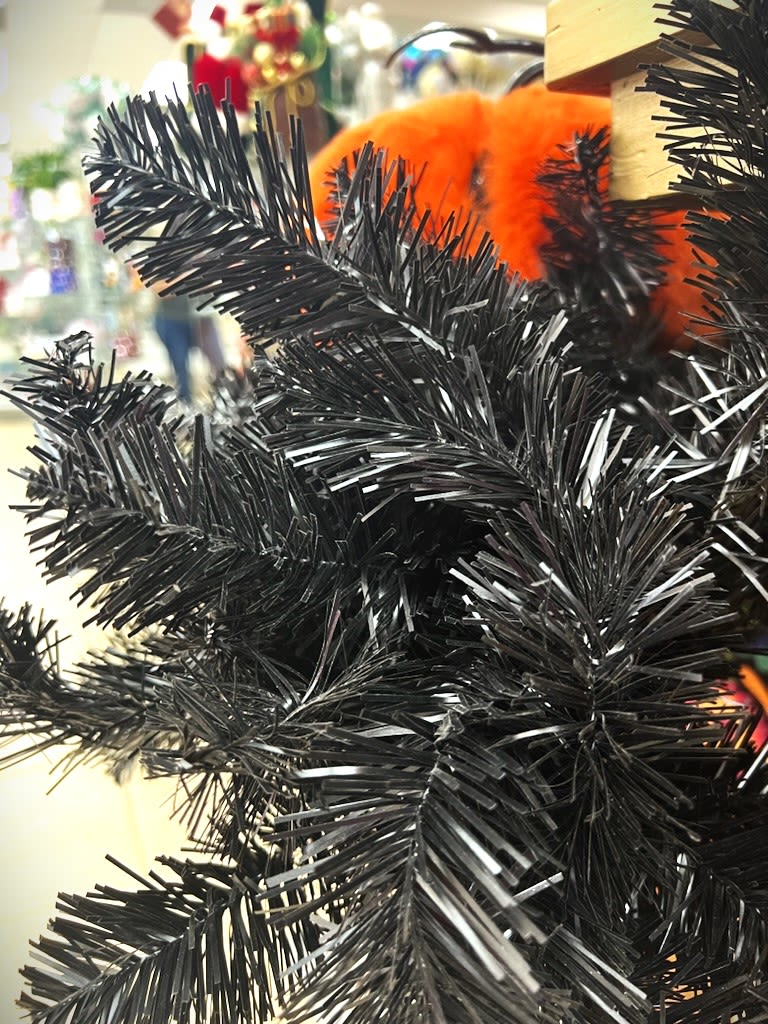 halloween- Black tinsel Garland - 9 ft. (2.7 m) long Black metal hooks on each end for easy hanging