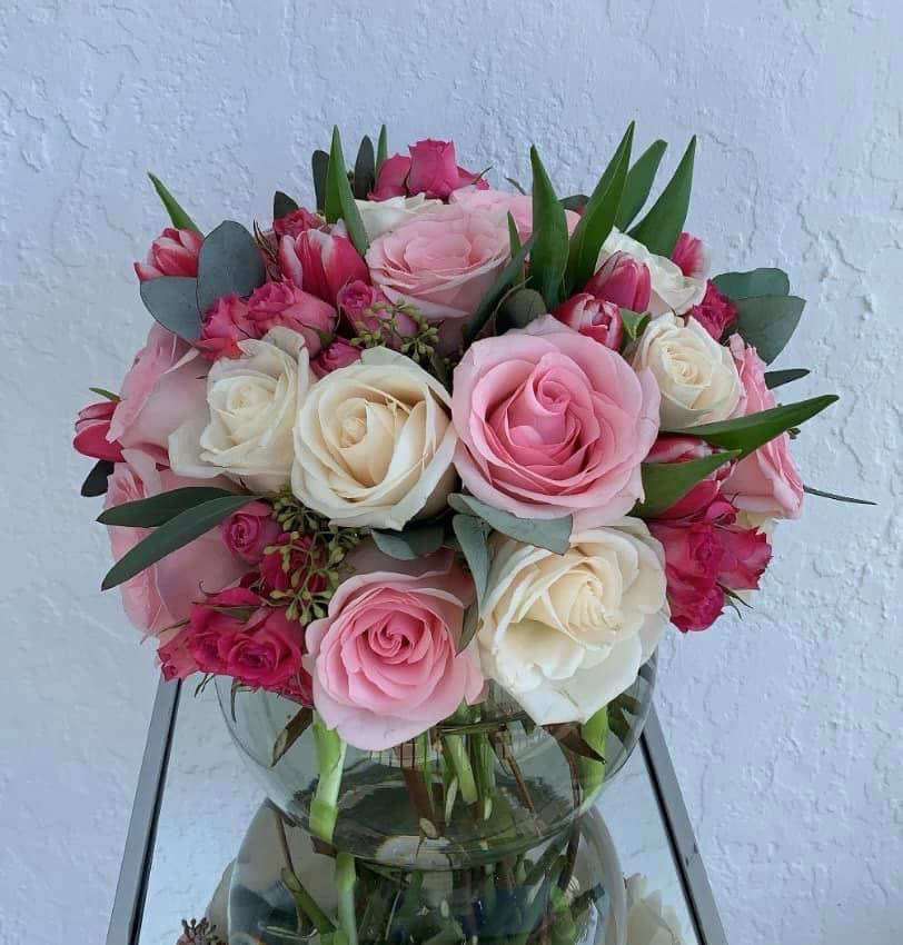 Blooming Beauty Blooming Beauty - "Add a pop of color and vibrancy to any space with our stunning Blooming Beauty arrangement, expertly crafted with a diverse blend of fresh blooms in a sleek glass vase, perfect for brightening up a room or gifting to a loved one."