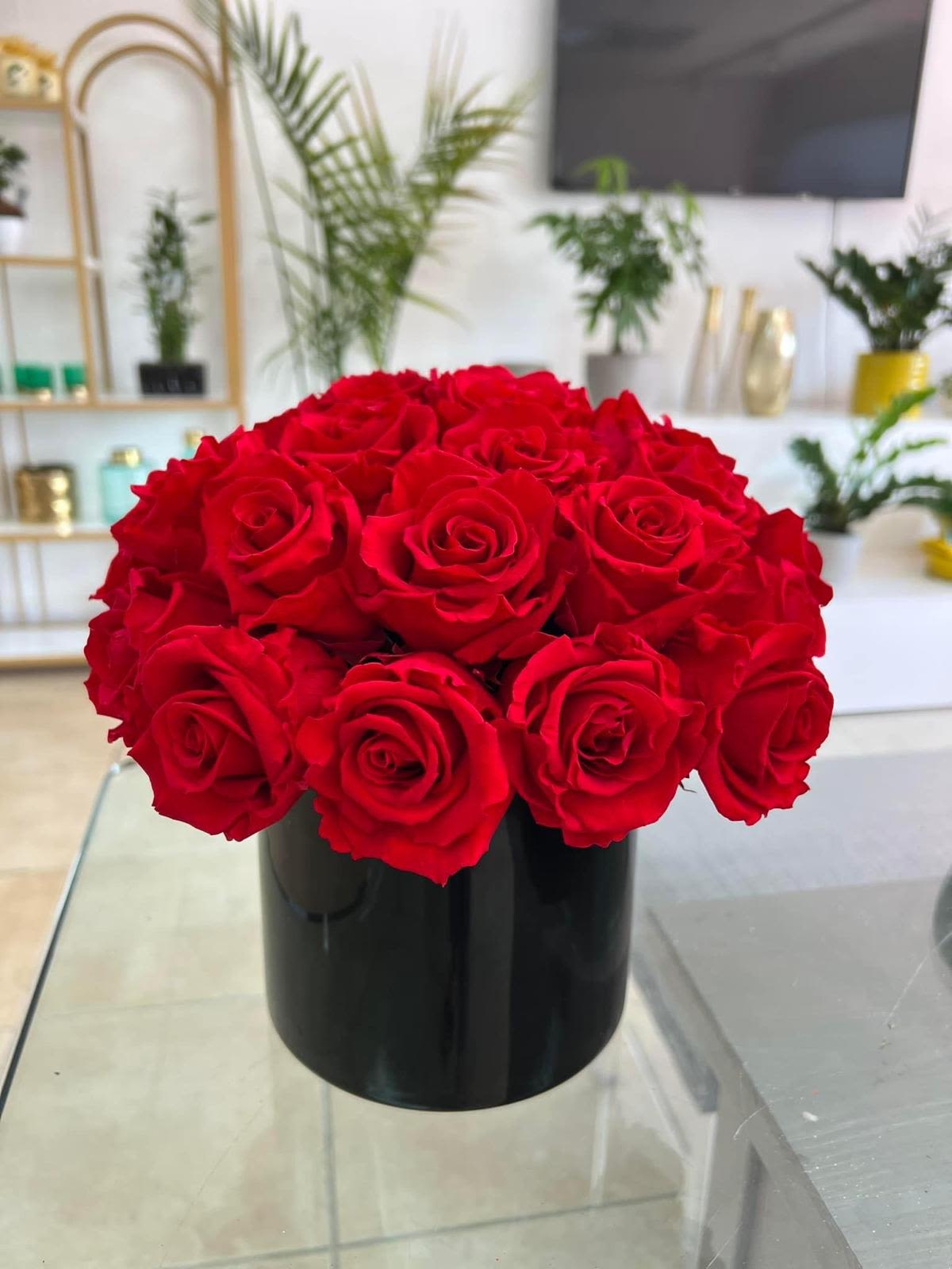 Love Sphere Love Sphere - Delight in our charming Love Sphere arrangement, carefully crafted with fresh roses in a perfectly rounded bouquet, nestled in a small, rounded box. This petite yet precious gift is ideal for expressing love, gratitude, or simply brightening up someone's day.