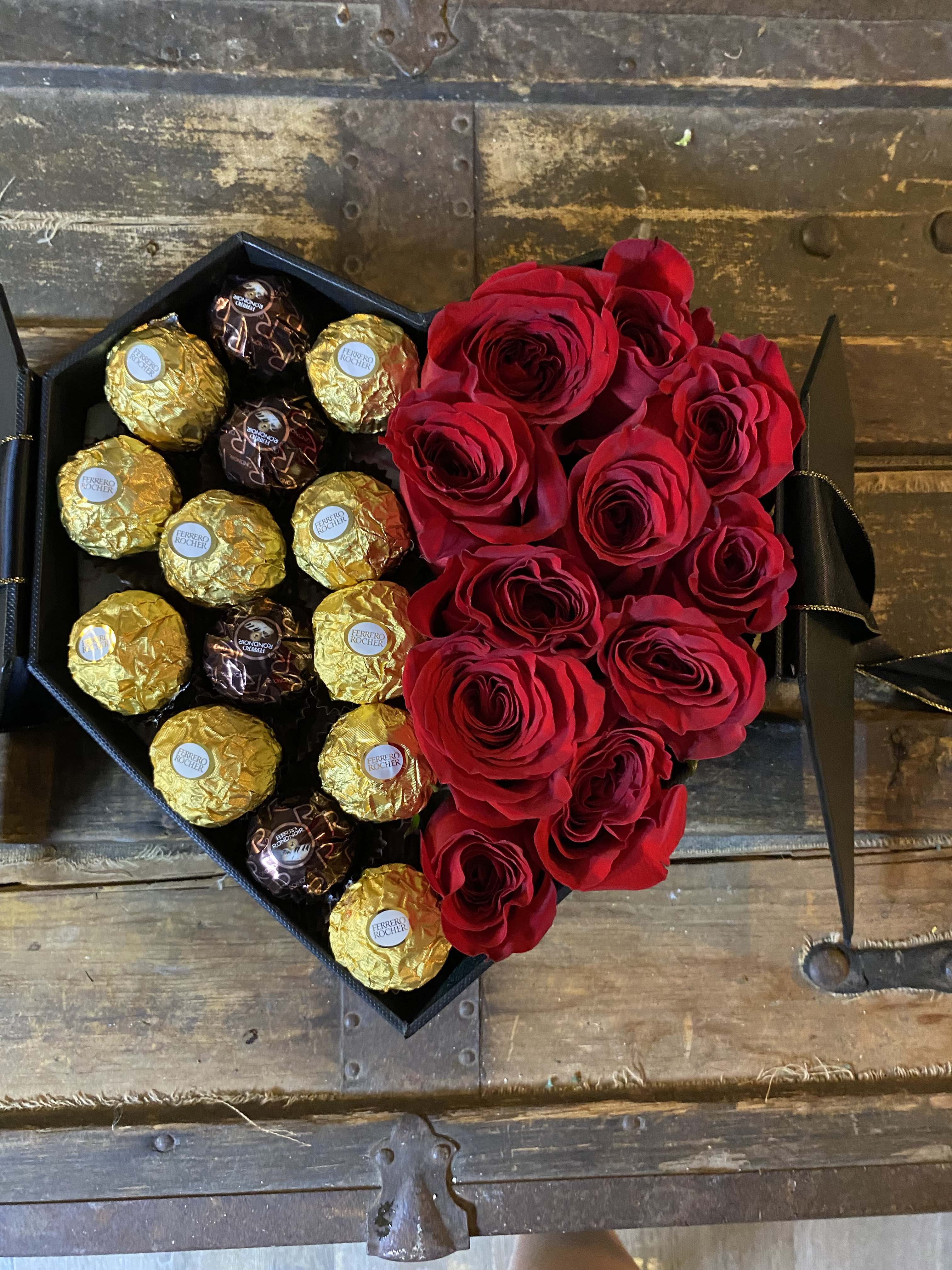 Black heart box - Beautiful black heart box . We can use any color you want 