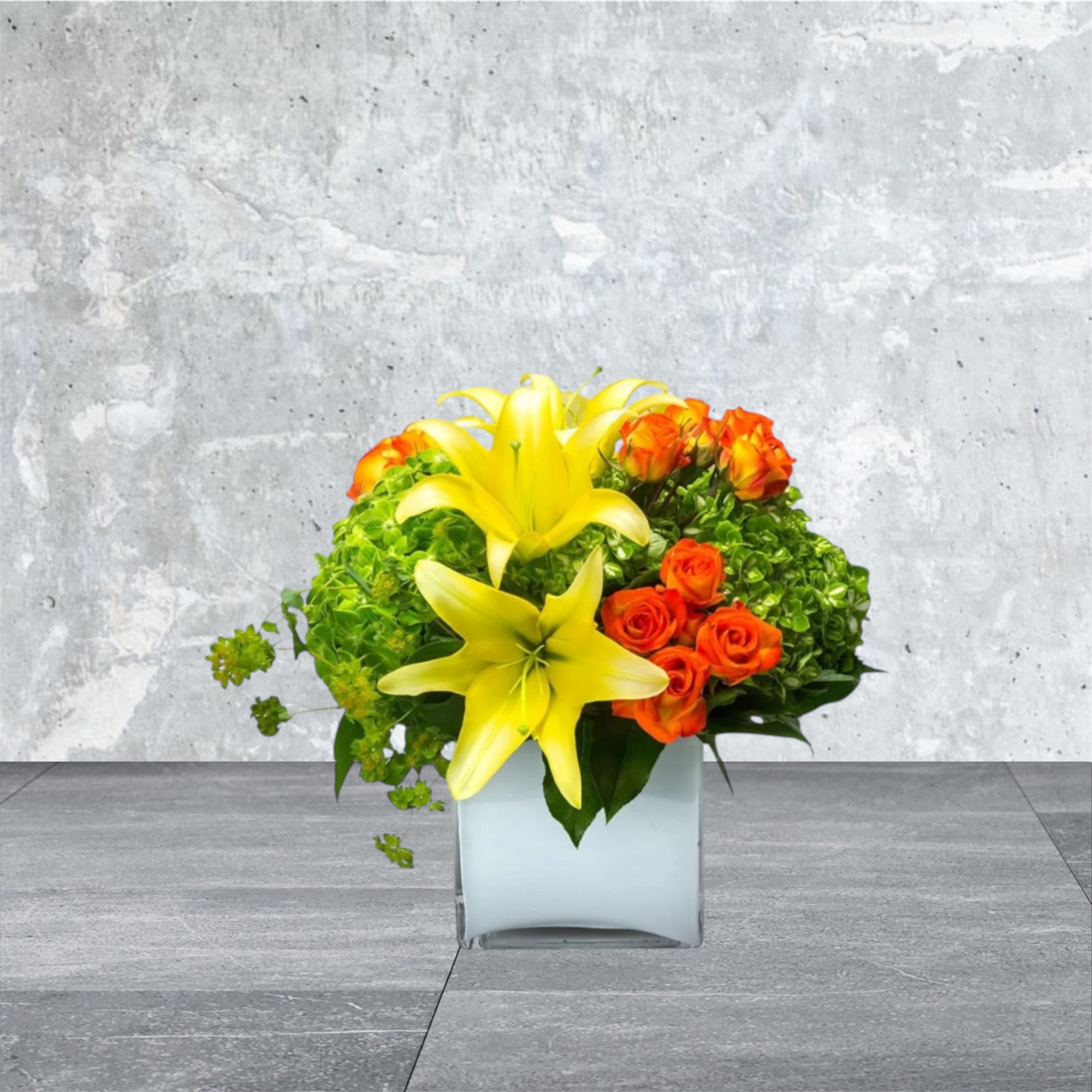 Cube of Wonder - Do you find yourself wondering what’s in this Cube of Wonder? Wonder no longer, you’ve come to the right place. Featuring a vibrant array of lilies, spray roses, and hydrangea, this wonderful arrangement is the perfect gift to celebrate a birthday or new beginnings.
