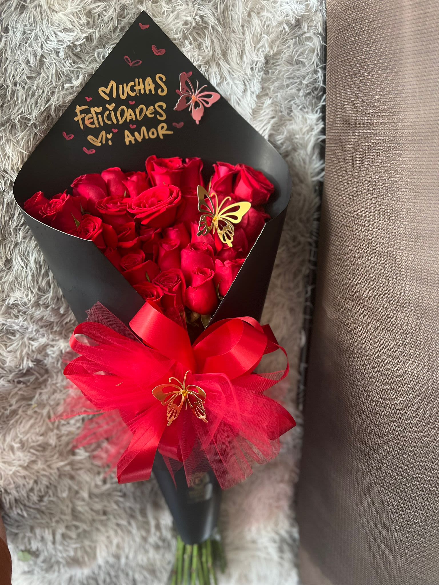 Cono Rosas Rojas - rosas rojas en base cono personaliza con un mensaje