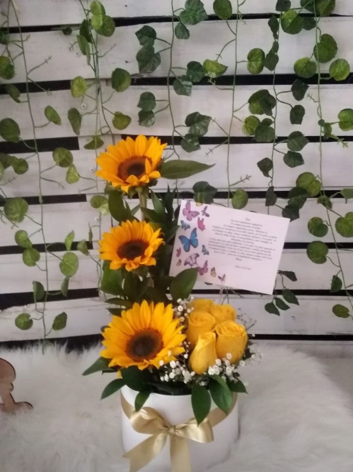 L de girasoles y rosas amarillas  - un diseño en L con rosas amarillas 