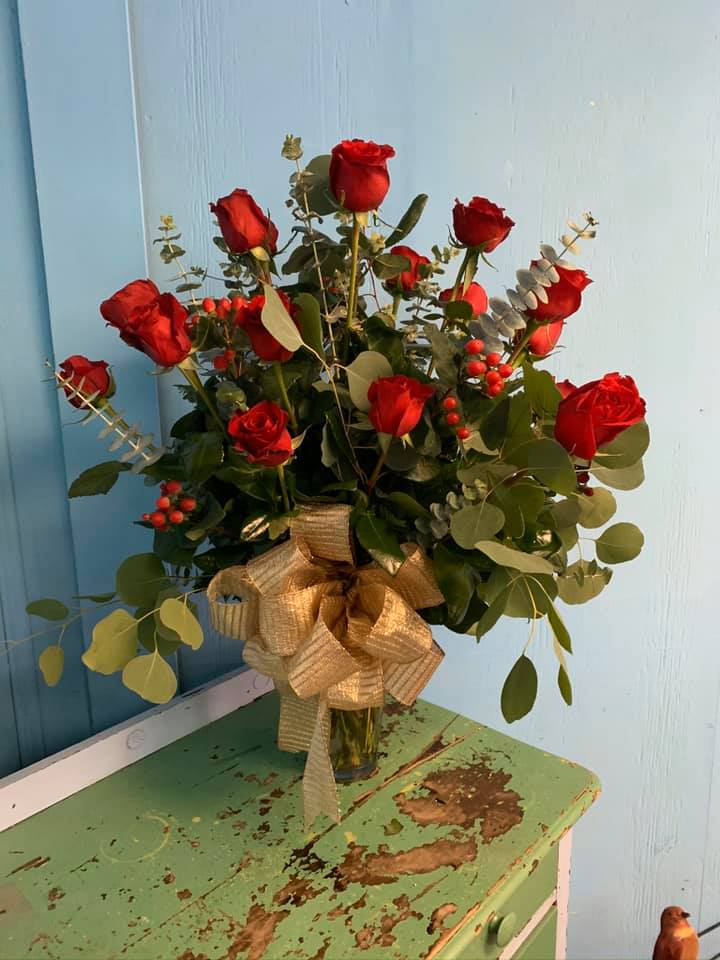 Showstopping Premium Red Rose Showstopping Premium Red Rose - A mixture of different greens to add texture and natural beauty. A dozen roses truly elevated to the next level.