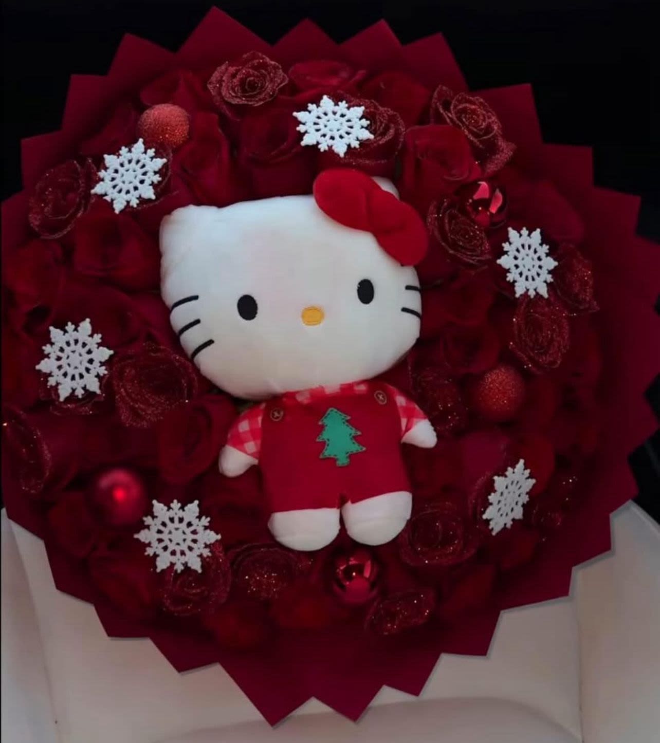 arreglo buchon hello kity - arereglo costa de 50 rosas naturales ,peluche de hello kitty ,estrellas 