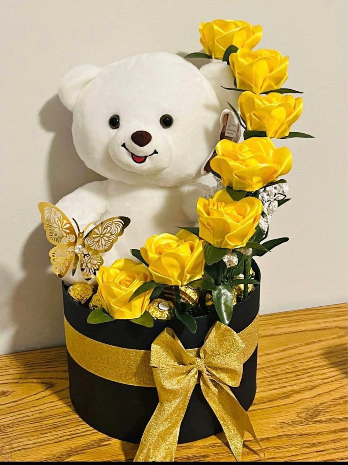caja regalo - costa 6 rosas de liston ,un peluche tamano medio ,caja donde viene el arreglo, mariposa,tarjeta con el mensaje de tu preferencia
