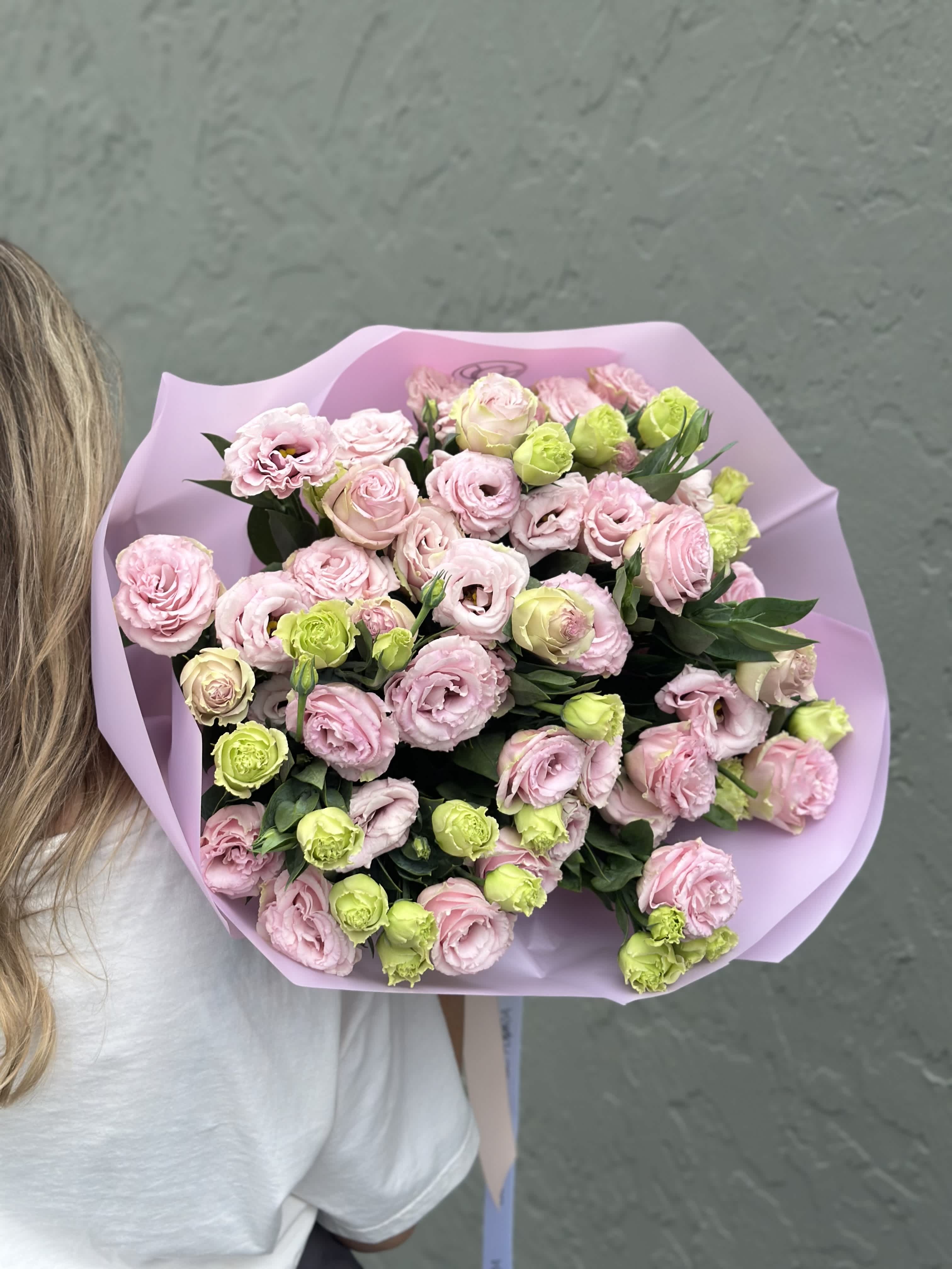 Bouquet of premium lisianthus  - Bouquet of lisianthus  Standard - 20 stems Deluxe - 30 stems  Premium - 50 stems