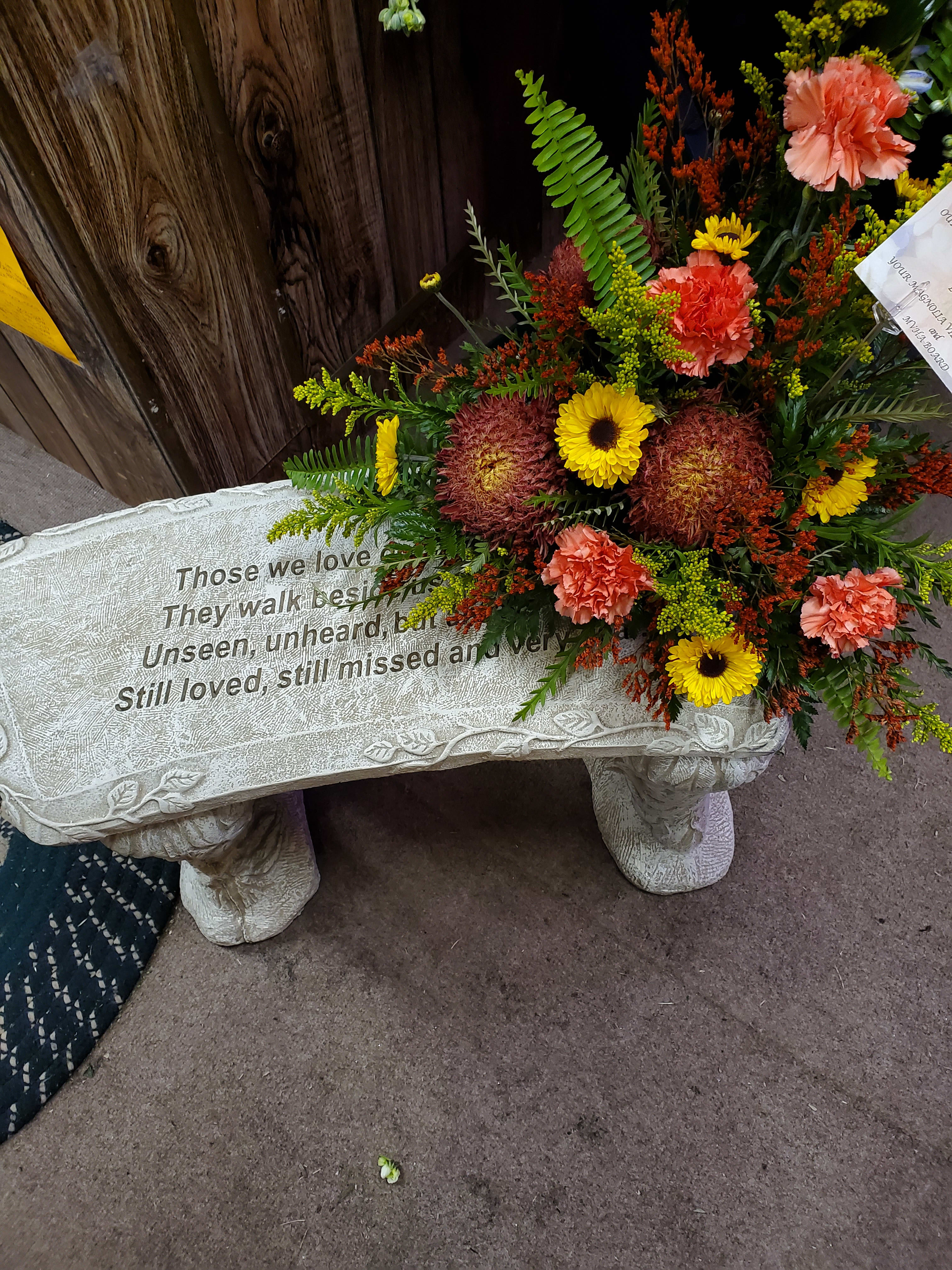 BENCH WITH FRESH BENCH WITH FRESH - CEMENT BENCH WITH FRESH FLOWER ARRANGEMENT