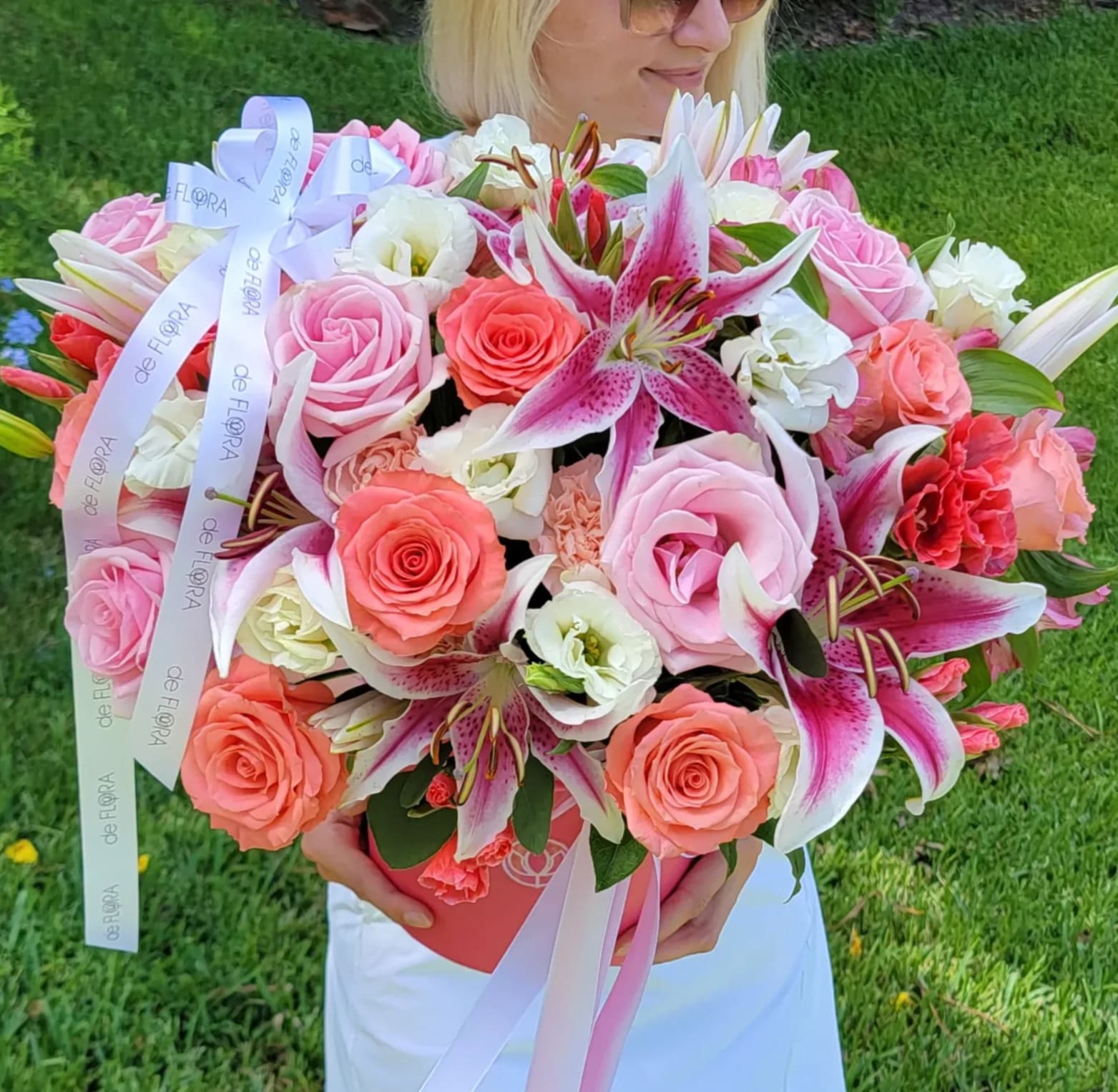 Elegant beauty flower box - A mix of pink lilies, alstroemerias, peach roses and lisianthus. Medium size box (height with flowers) 16'-17' (40-45 cm) 