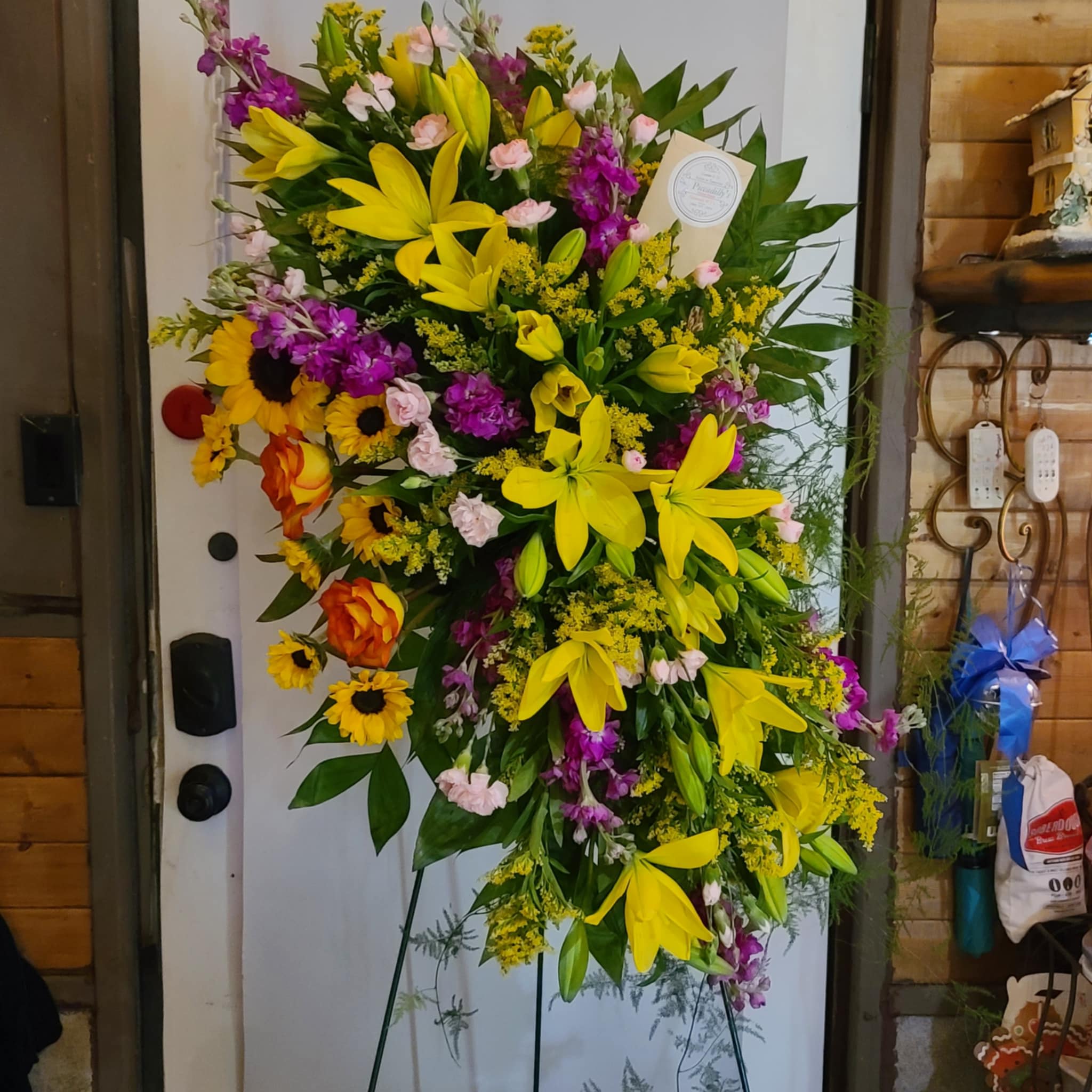 Standing Spray Standing Spray - Tall standing spray 1 dominant color yellow
