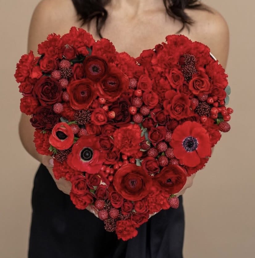 № 69 - THE PHOTO SHOWS THE PREMIUM SIZE № 69 - THE PHOTO SHOWS THE PREMIUM SIZE - The photo shows the premium size. The heart is made of a mix of red flowers.