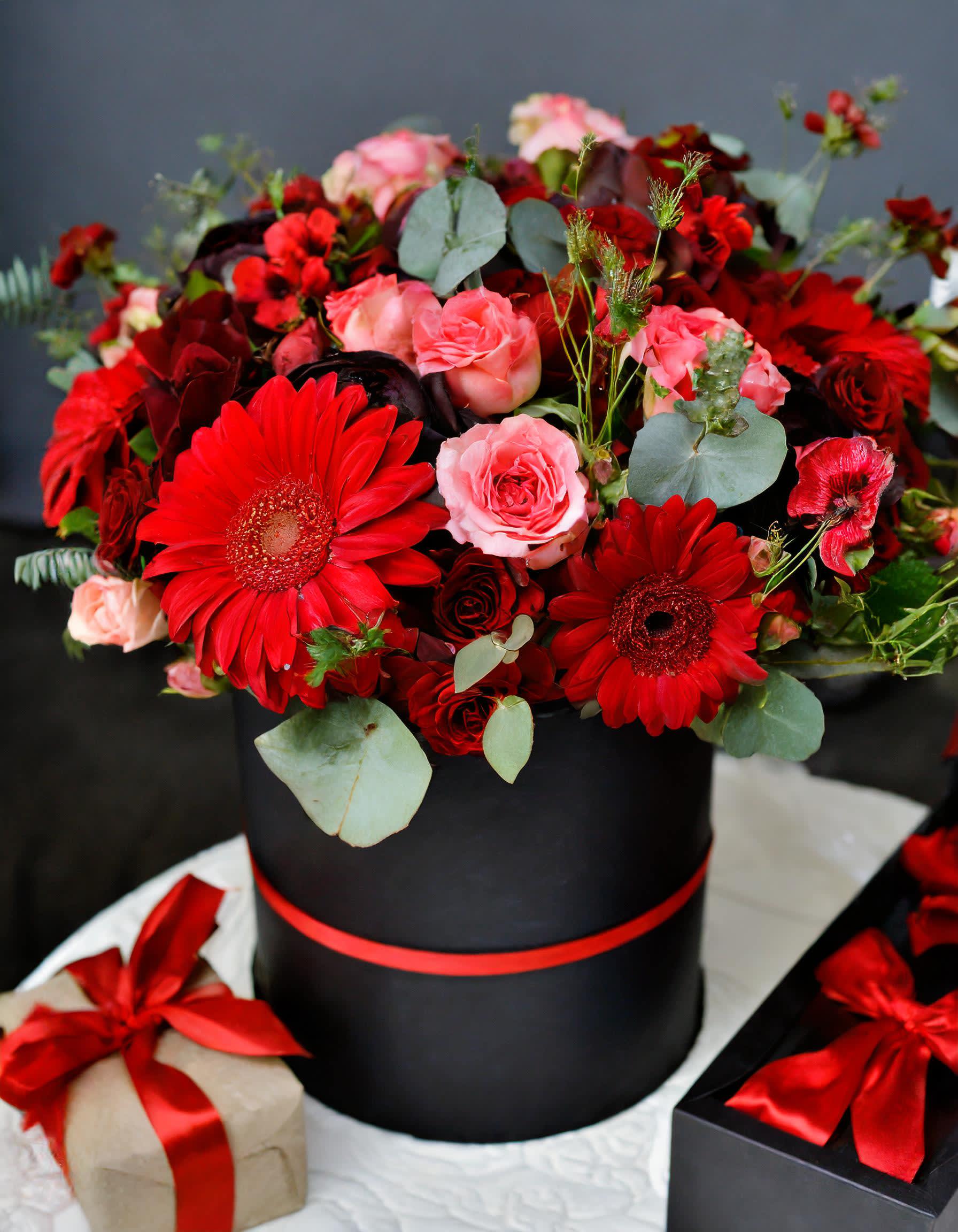 Fiery Passion Fiery Passion - Capturing the essence of love with a stunning bouquet of red mix flowers in chic black hatboxes. Embrace the beauty, passion, and love this Valentine's Day. Recommended for: Love and Romance, I Love You Flowers, Anniversary, Proposal, Romantic Gift, Birthday, Get Well Soon, Celebrations, Best Wishes, Thank You, Congratulations, Just Because, New Baby, Everyday, Valentine's Day ️