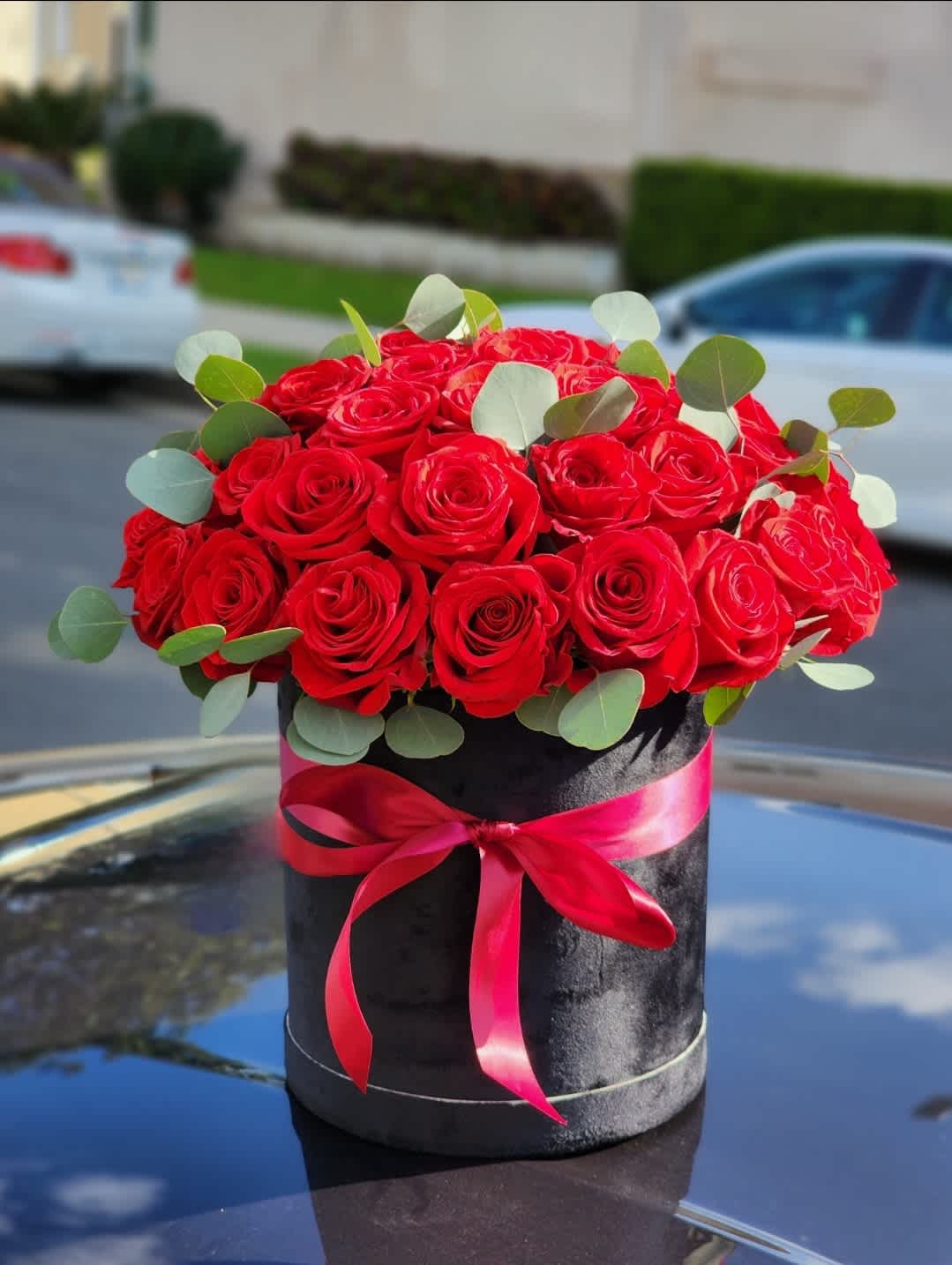 Chance With You - Delicate red roses cradled in a hatbox, a flawless expression of affection for your beloved. Let your love bloom, suffused with the sweetest essence of romance