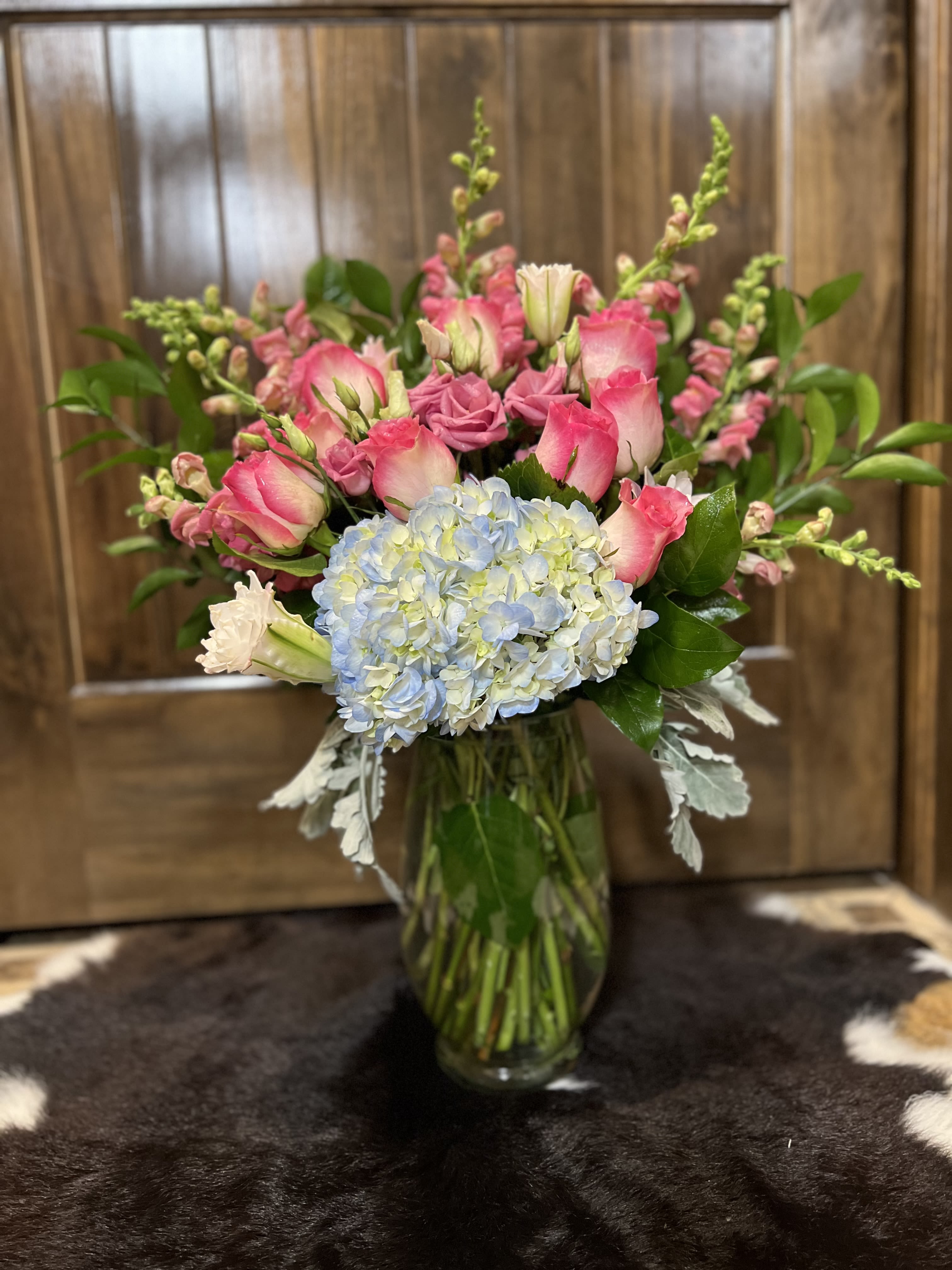 Saint Valentine  - Pink roses and hydrangeas 