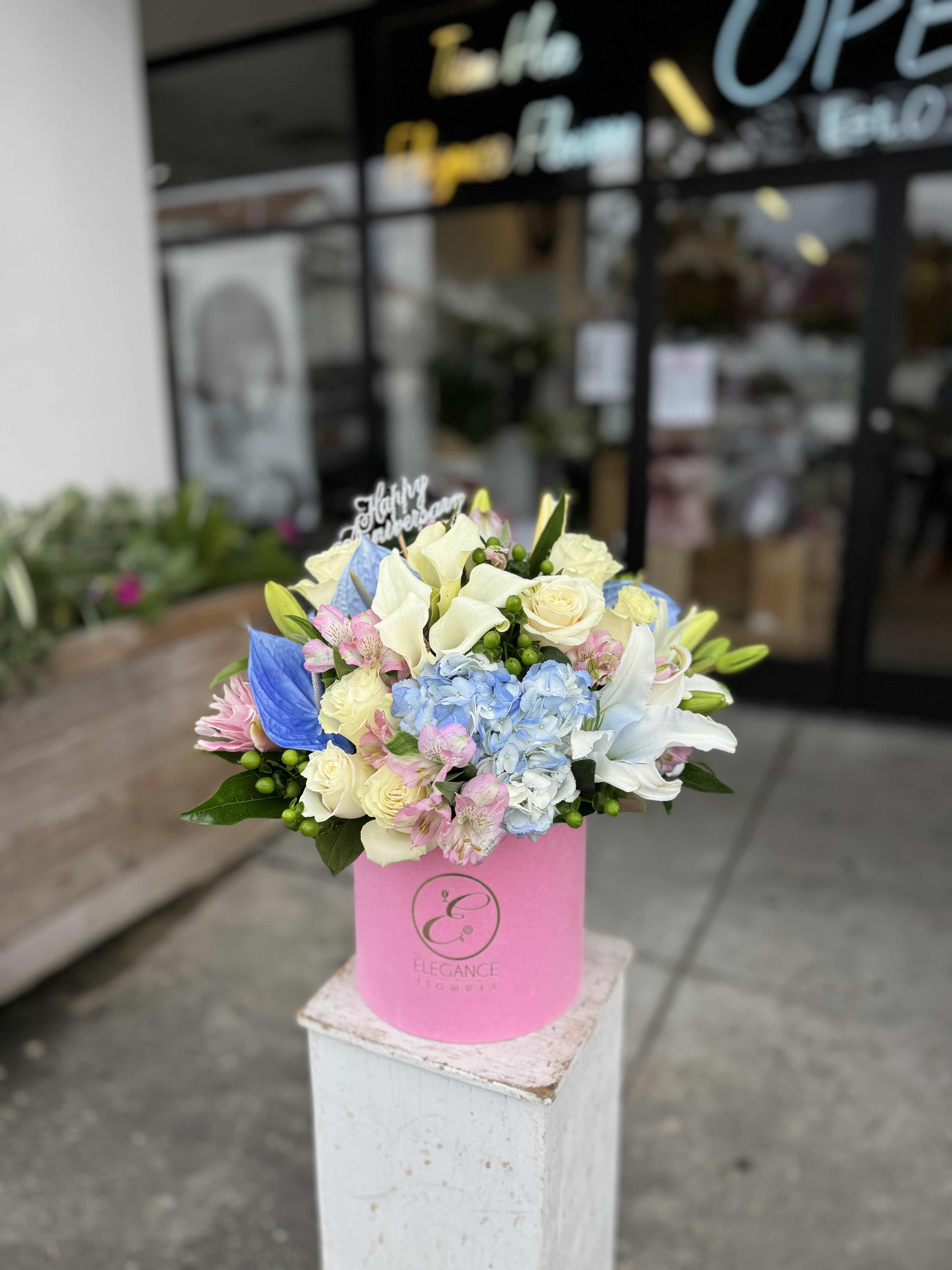 Box Arrangement #4 Box Arrangement #4 - A box arrangement of flowers offers a modern and elegant presentation, where fresh blooms are artistically arranged in a custom box. This compact design allows for a perfect balance of texture, color, and makes it ideal for any occasion, from birthdays to corporate gifts.