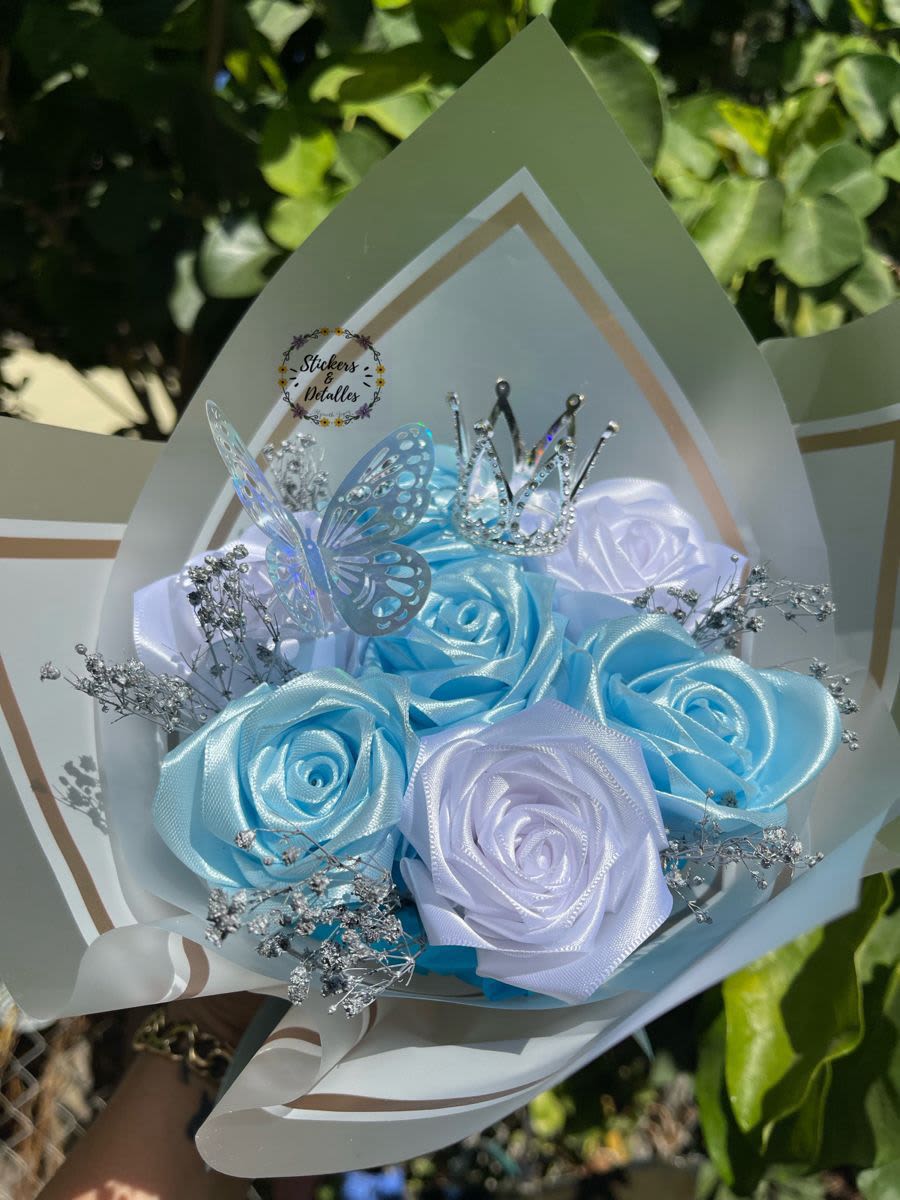 mini detalles de liston - arreglos elaborados con roass de cintas saten