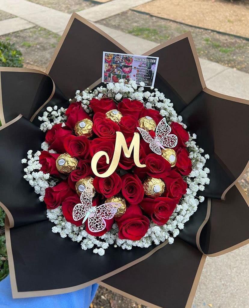 buchon la inicial - buchon elaborado con accesorios 30 rosas mariposas inicial 