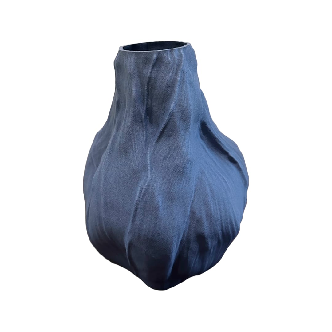 3D Printed Atalanta Blue Jean - The Atalanta vase combines eco-conscious design with local craftsmanship. Locally 3D-printed in San Francisco, this 17 cm piece is crafted from PLA, a biodegradable, plastic-free material made from renewable resources. Exclusive to Chartreuse by Roje, Atalanta’s textured, organic form is perfect for showcasing dried floral arrangements or as a standalone art piece. This unique vase not only complements your space but also embodies a commitment to sustainability and local artistry.