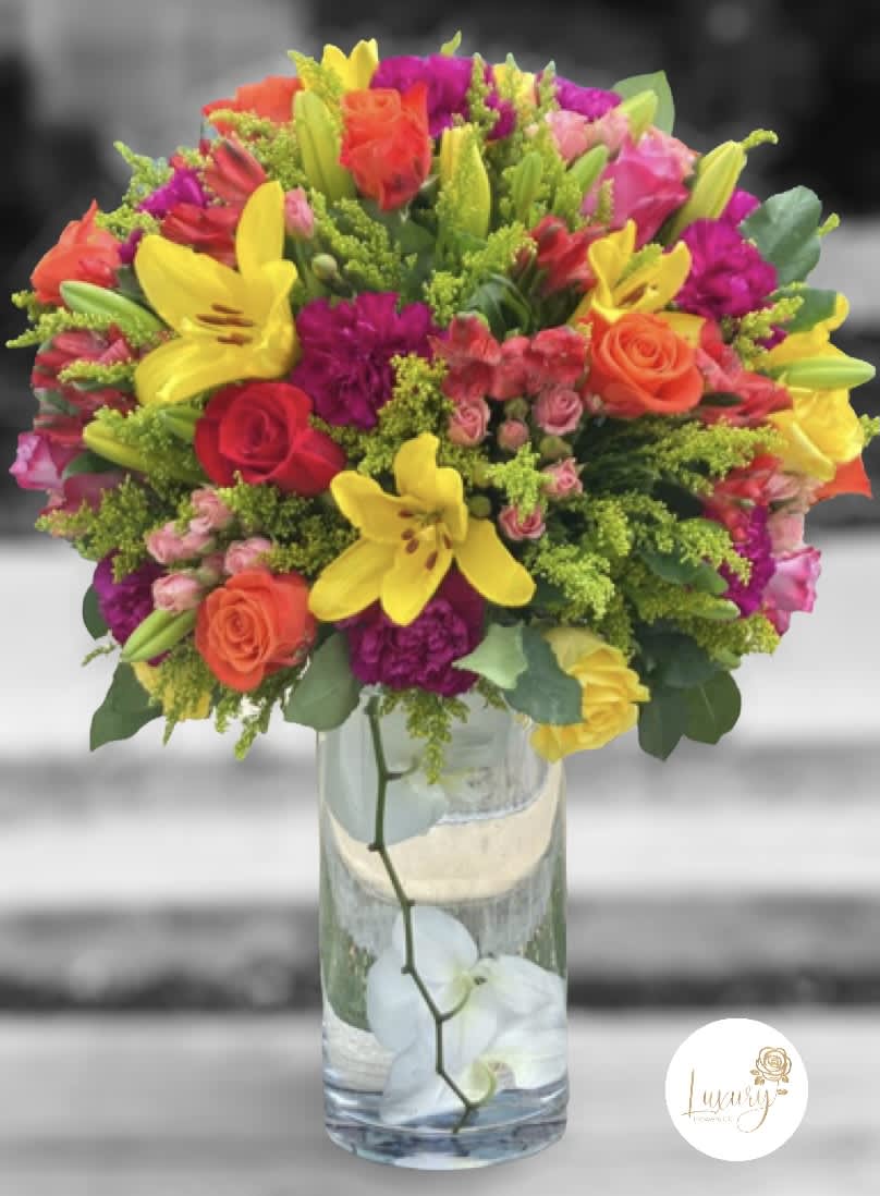 Stunning Beauty - The most stunning arrangement! Luxury arrangements with real and fresh roses, make this arrangement a true symbol of luxury for all occasions. Glass Pot. All Occasion Place your Order Online Monday to Saturday before 1:00 p.m. (E.T.) for same-day delivery. “Orders received after hours will be delivered the next business day”. Check our coverage area. Occasionally, substitutions of flowers and/or containers happen due to weather, seasonality, and market conditions which may affect availability. If this is the case with the gift you’ve selected, we will ensure that the style, theme, and color scheme of your arrangement are preserved and will only substitute items of equal value or higher value.  CARE INSTRUCTIONS	 Keep the flower arrangement hydrated with natural water and change the water every two days. Do not spray any cleaning product on the flower arrangement. Do not place heavy objects directly on the flower arrangement. Keep flower arrangements out of direct sunlight and extreme heat. 
