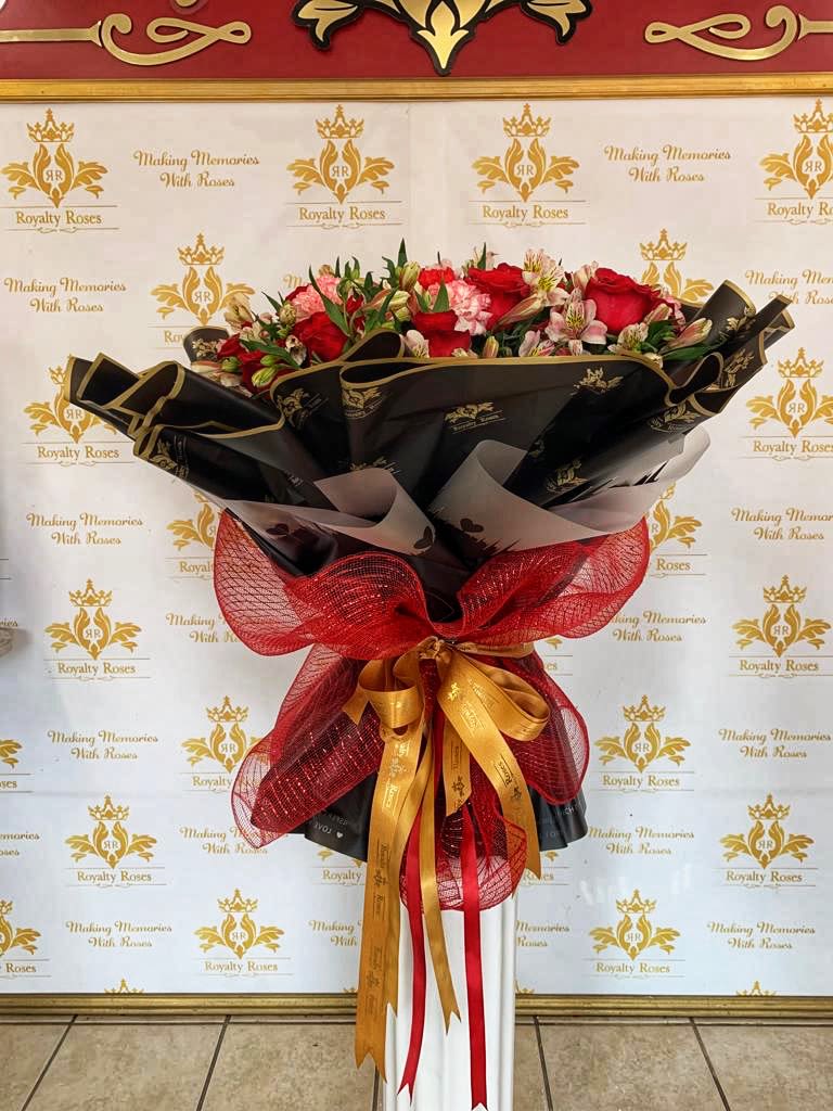 CUPID's RAMO BOMBACHO  - Cupid's Ramo Bombacho: Love Blooms Here! Elevate your romantic gesture with our stunning Cupid's Ramo Bombacho - a breathtaking bouquet that speaks volumes of passion and elegance. Featuring 20 premium roses mixed with carnations and alstromelias meticulously arranged, this exquisite arrangement is the perfect expression of love that will make hearts flutter