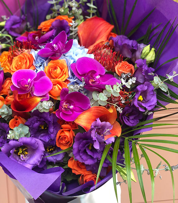 Amethyst Deluxe Purple Bouquet Amethyst Deluxe Purple Bouquet - A magnificent deluxe bouquet designed with inspiration from the dazzling vitality of Purple Amethyst stone